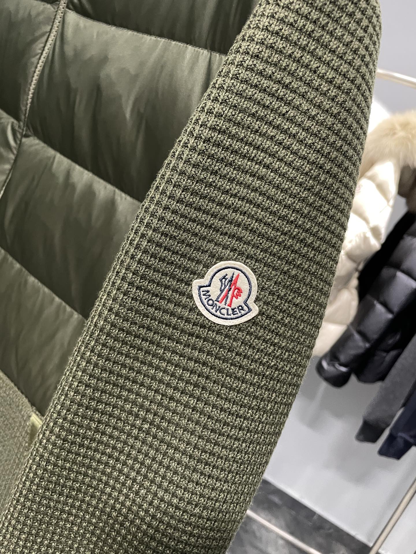 羽绒服 绿色细节图～