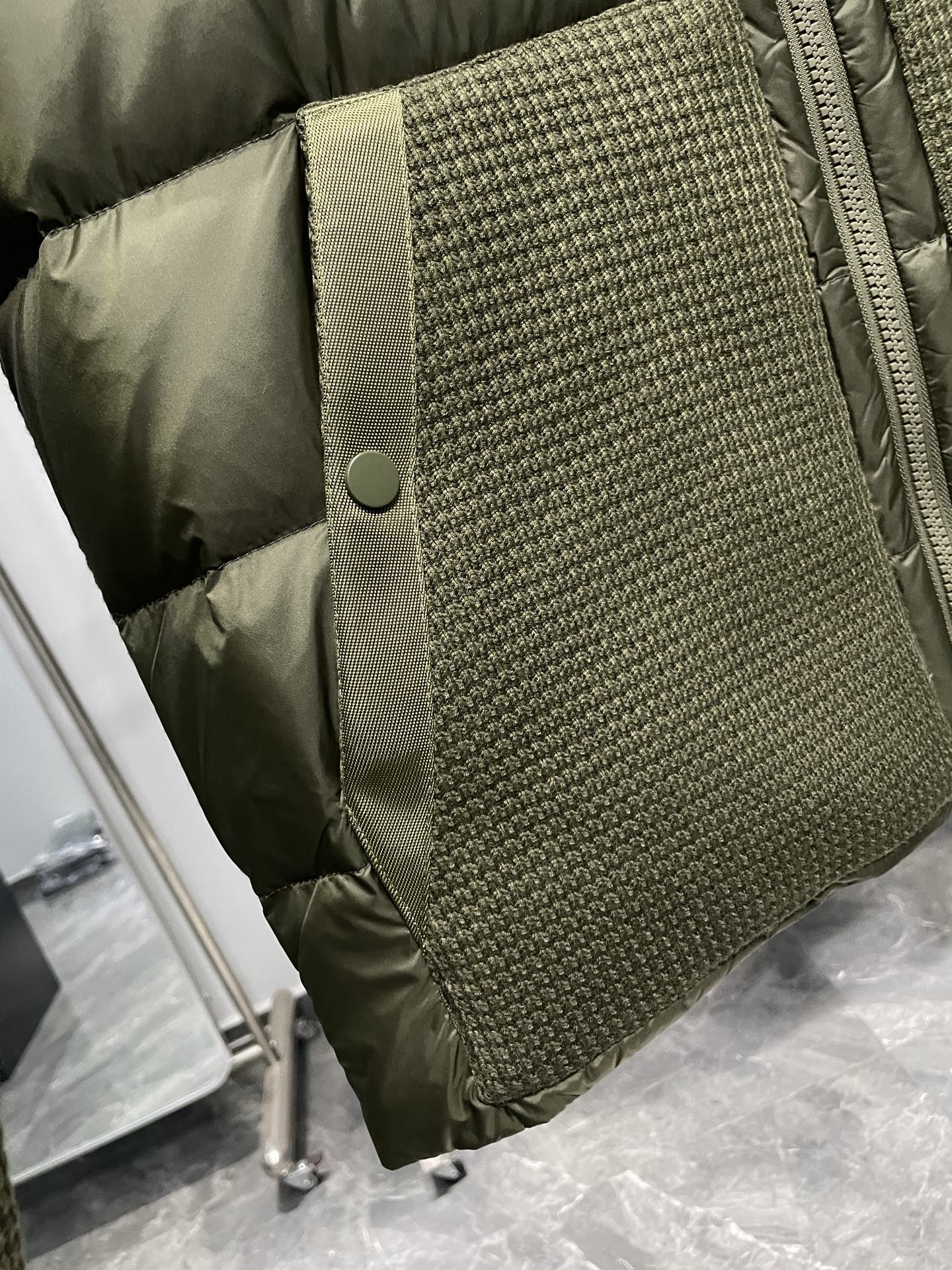 羽绒服 绿色细节图～