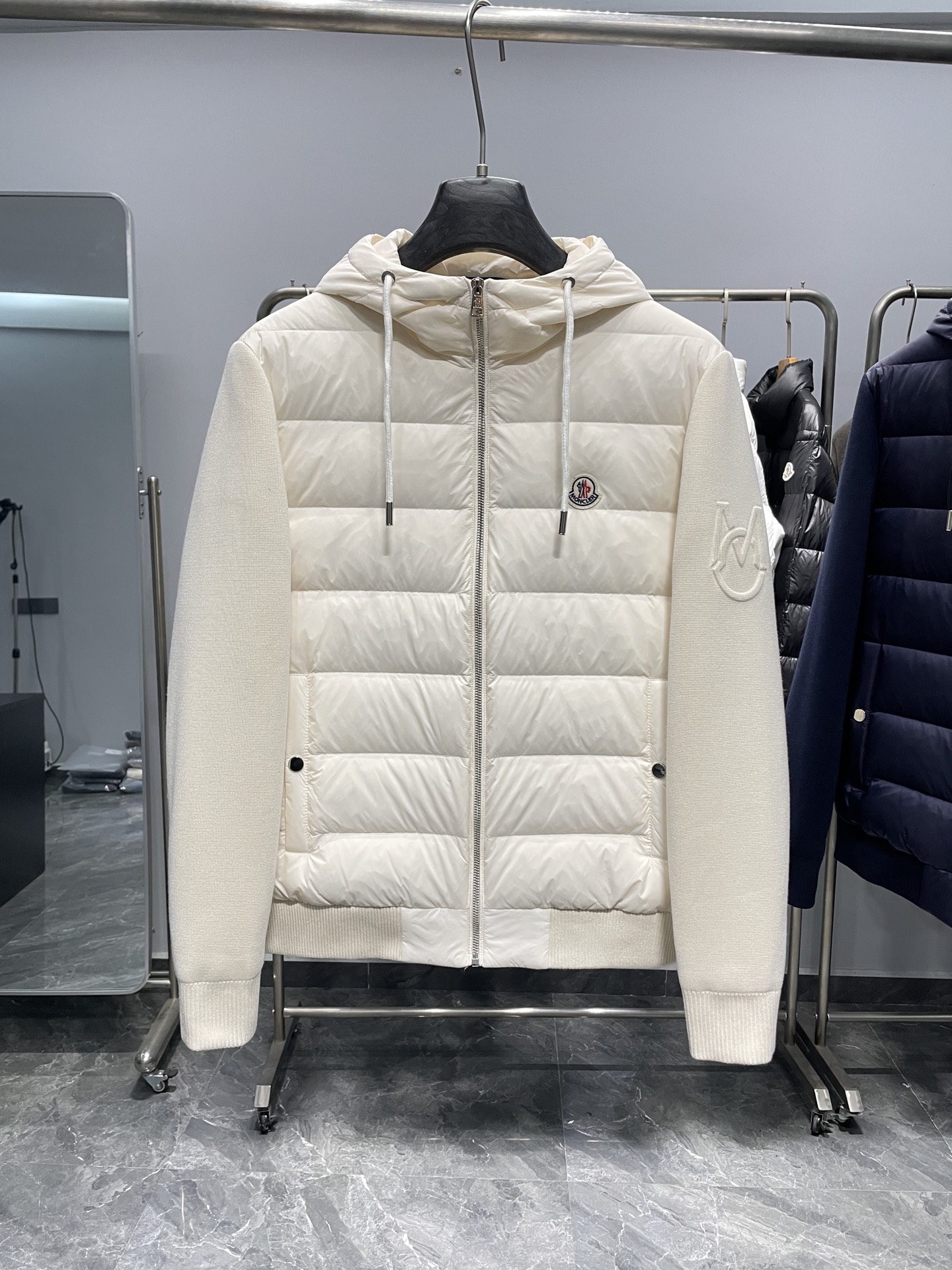 羽绒服 白色细节图～