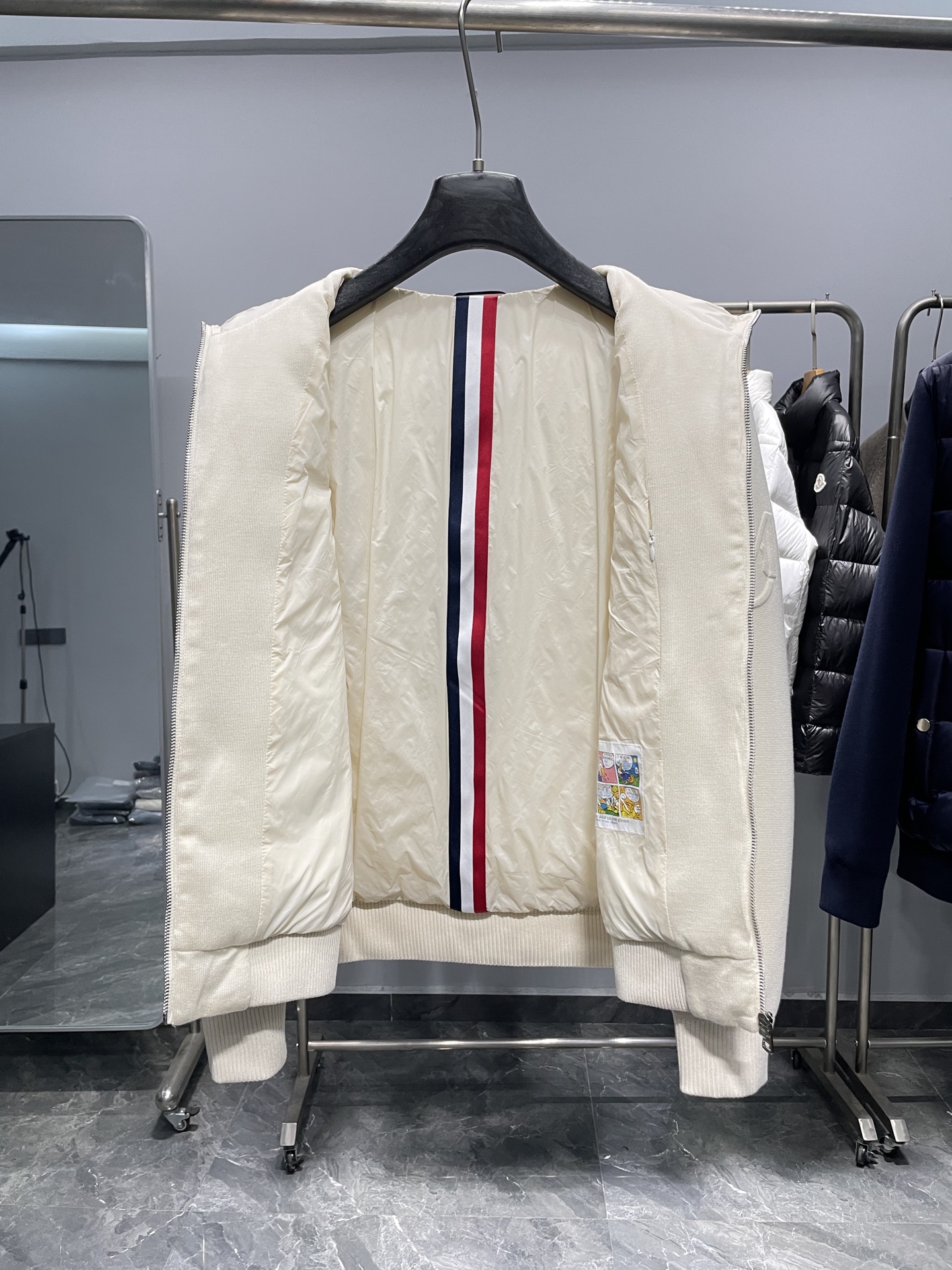 羽绒服 白色细节图～