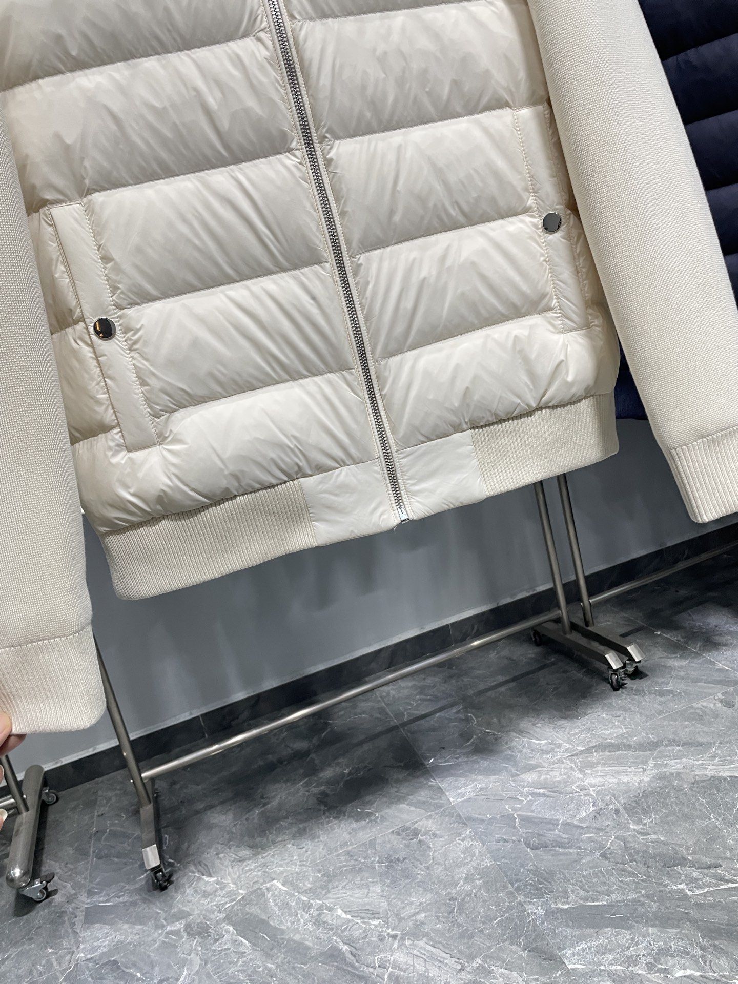 羽绒服 白色细节图～