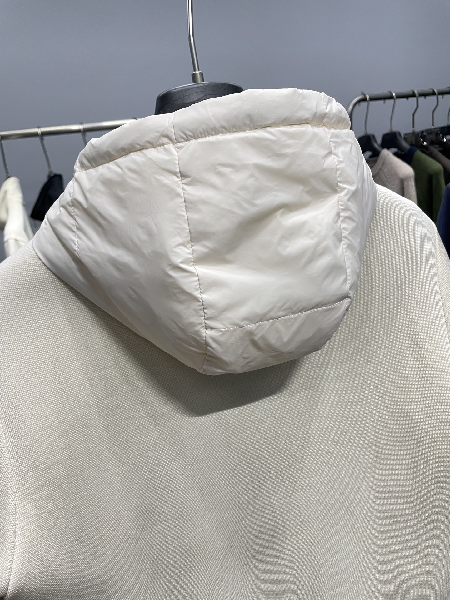 羽绒服 白色细节图～