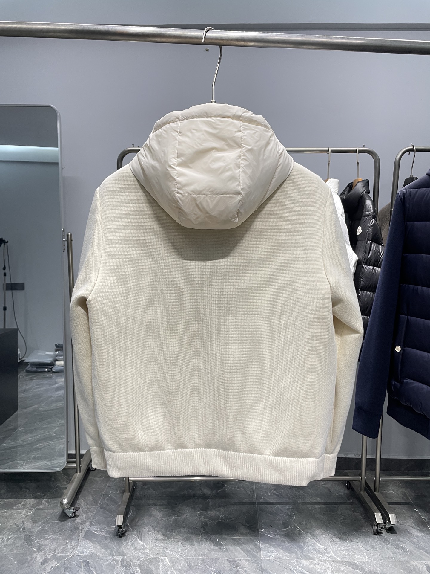 羽绒服 白色细节图～