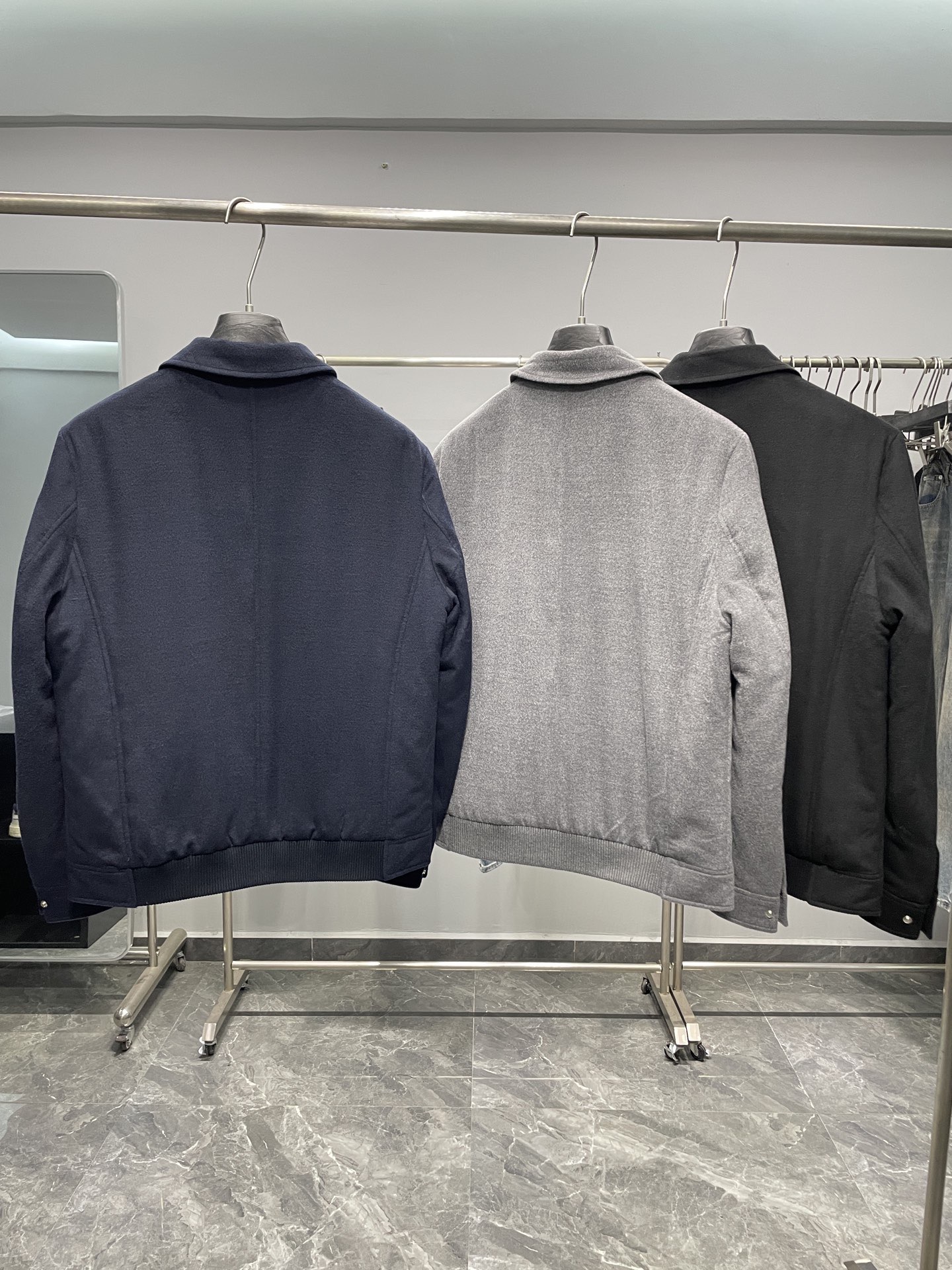 KITON25FW秋冬新款羊毛混纺翻领夹克，男士经典红色拉链装饰商务休闲行政夹克外套！贸易公司渠道稀出，