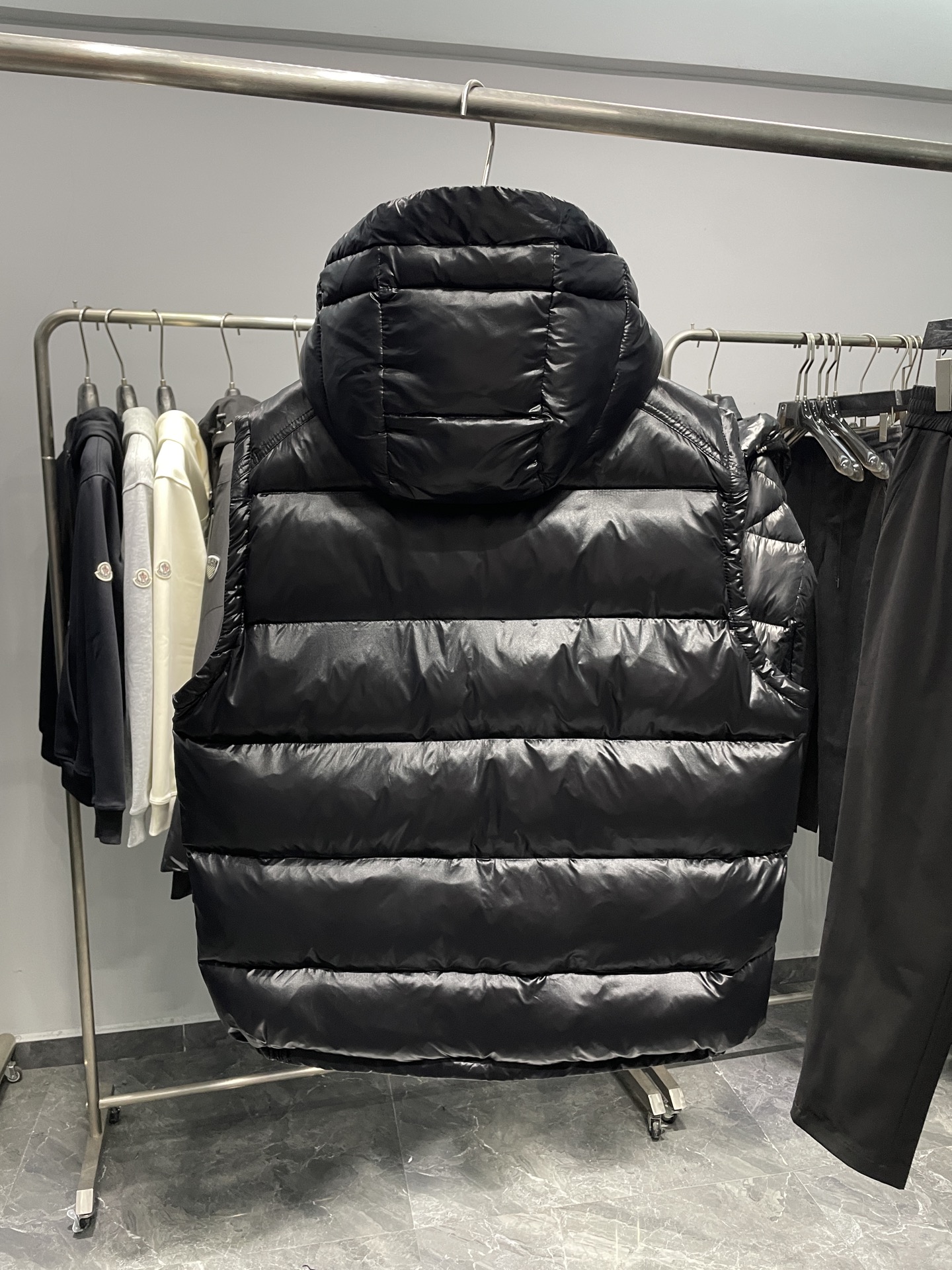 MONFW秋冬新款黑色漆面尼龙羽绒马甲，男女同款可拆卸式连帽立领无袖羽绒服夹克外套！贸易公司渠道稀出，同