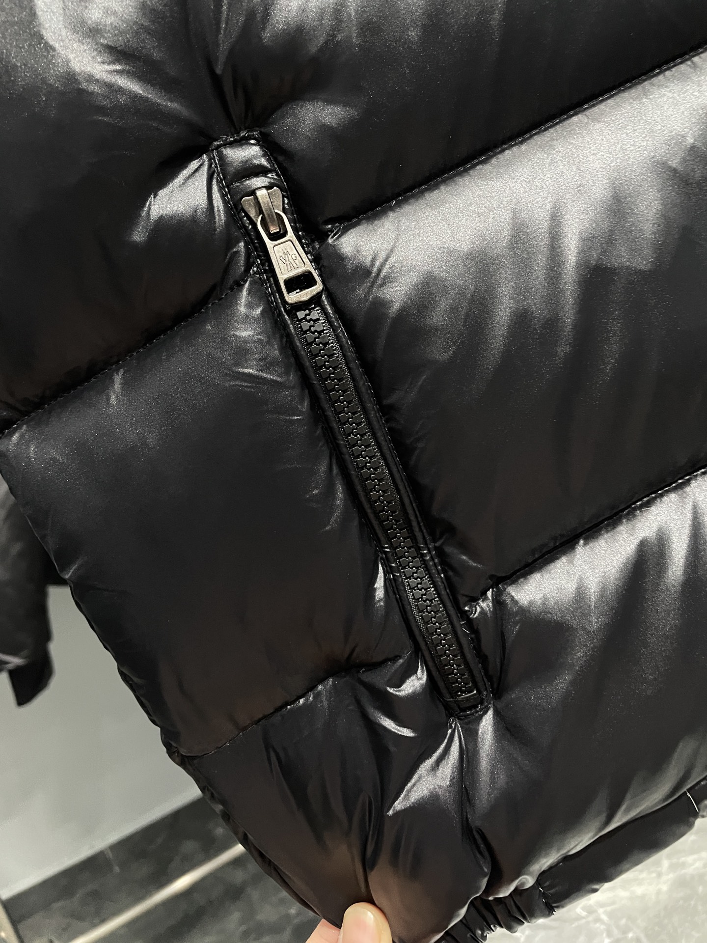 MONFW秋冬新款黑色漆面尼龙羽绒马甲，男女同款可拆卸式连帽立领无袖羽绒服夹克外套！贸易公司渠道稀出，同