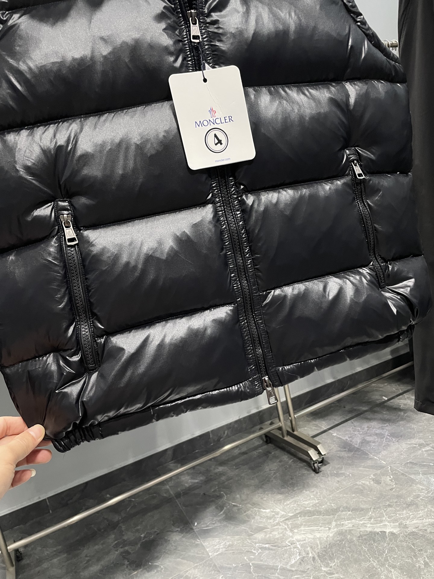 MONFW秋冬新款黑色漆面尼龙羽绒马甲，男女同款可拆卸式连帽立领无袖羽绒服夹克外套！贸易公司渠道稀出，同