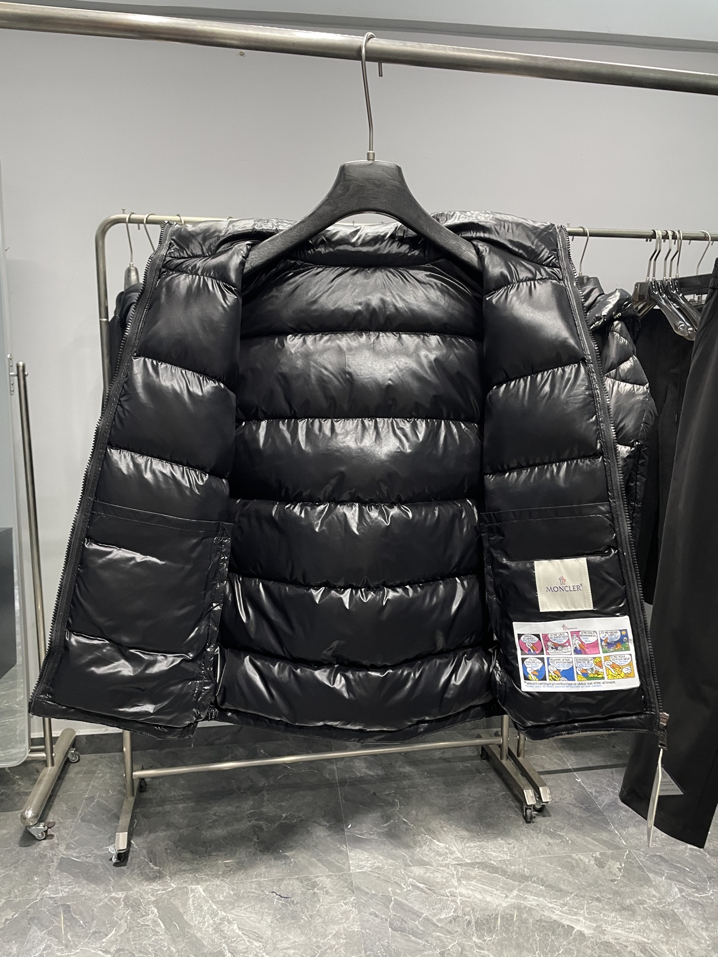 MONFW秋冬新款黑色漆面尼龙羽绒马甲，男女同款可拆卸式连帽立领无袖羽绒服夹克外套！贸易公司渠道稀出，同