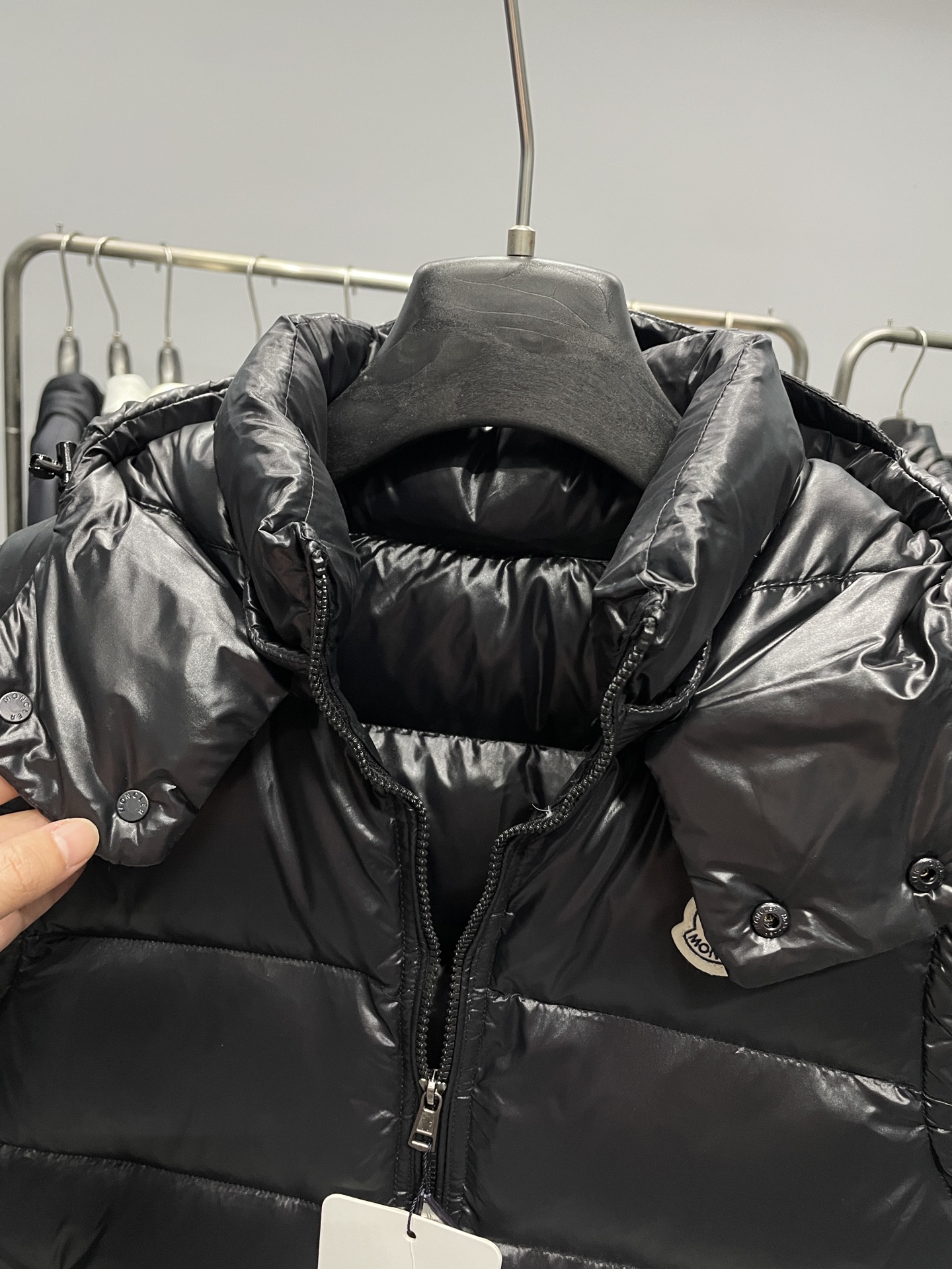 MONFW秋冬新款黑色漆面尼龙羽绒马甲，男女同款可拆卸式连帽立领无袖羽绒服夹克外套！贸易公司渠道稀出，同