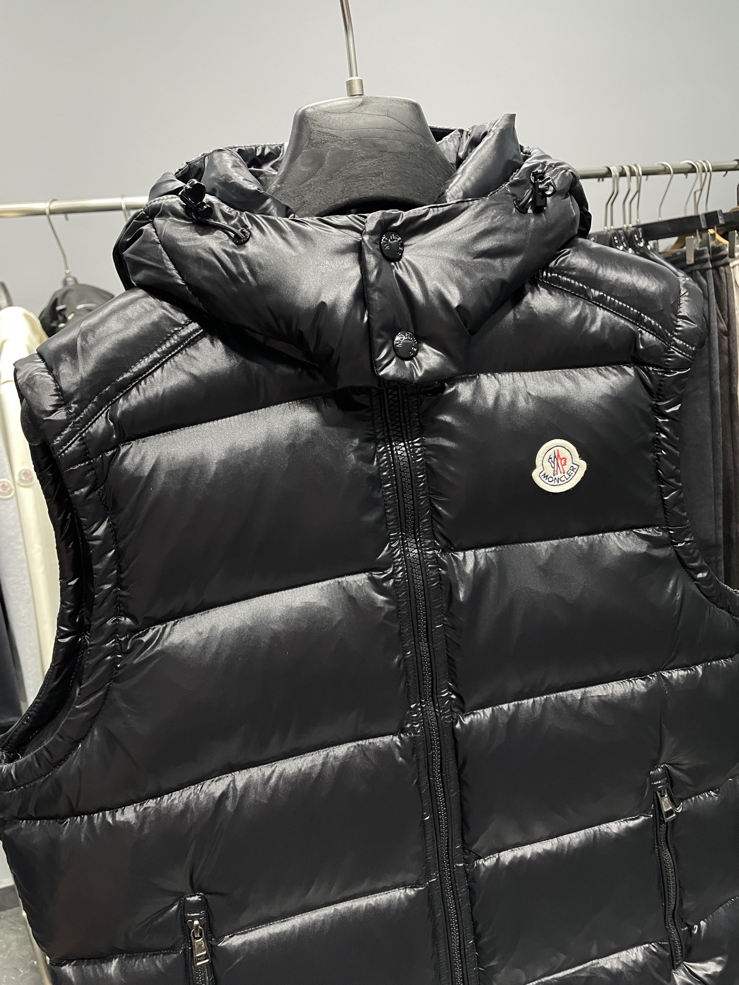 MONFW秋冬新款黑色漆面尼龙羽绒马甲，男女同款可拆卸式连帽立领无袖羽绒服夹克外套！贸易公司渠道稀出，同