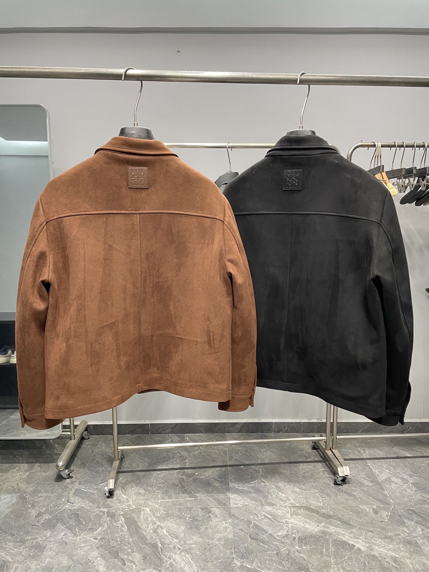 羽绒服 ～LOE2025秋冬新品麂皮绒面料老钱风休闲翻领羽绒服夹克外套！休闲翻领款式，属于老钱风设计，简