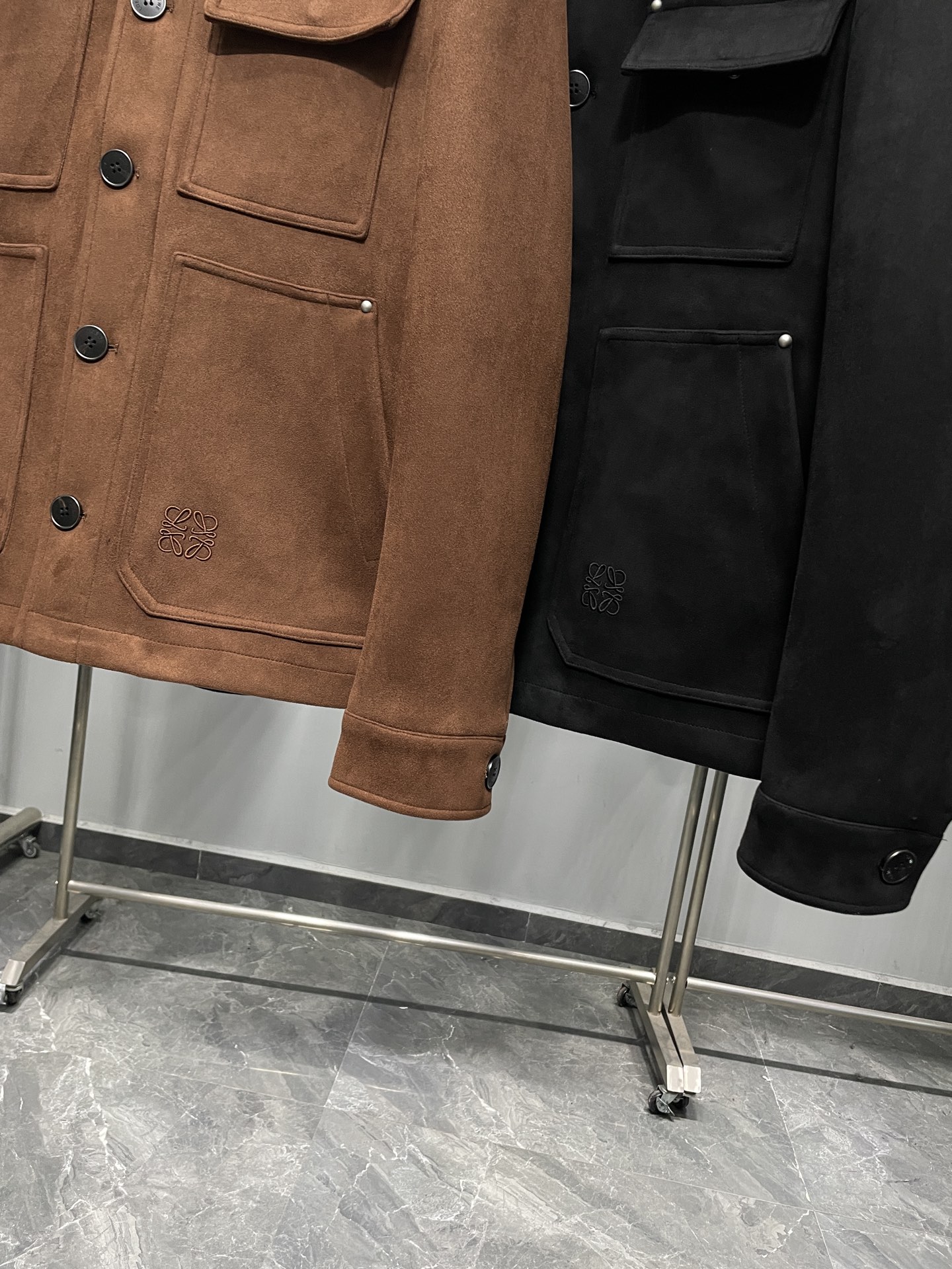 羽绒服 ～LOE2025秋冬新品麂皮绒面料老钱风休闲翻领羽绒服夹克外套！休闲翻领款式，属于老钱风设计，简