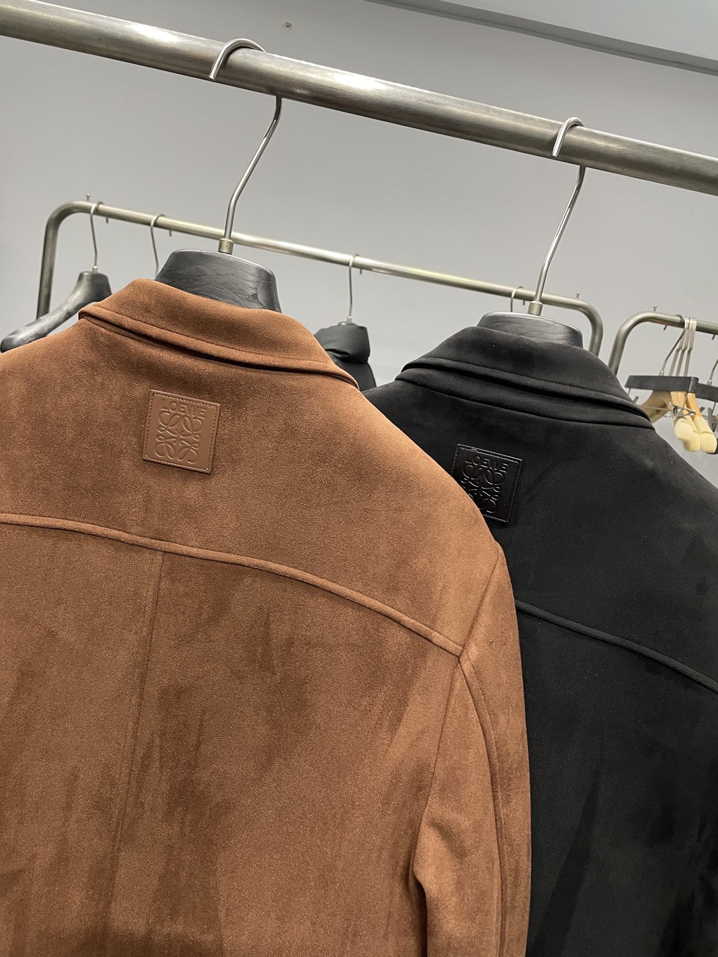 羽绒服 ～LOE2025秋冬新品麂皮绒面料老钱风休闲翻领羽绒服夹克外套！休闲翻领款式，属于老钱风设计，简