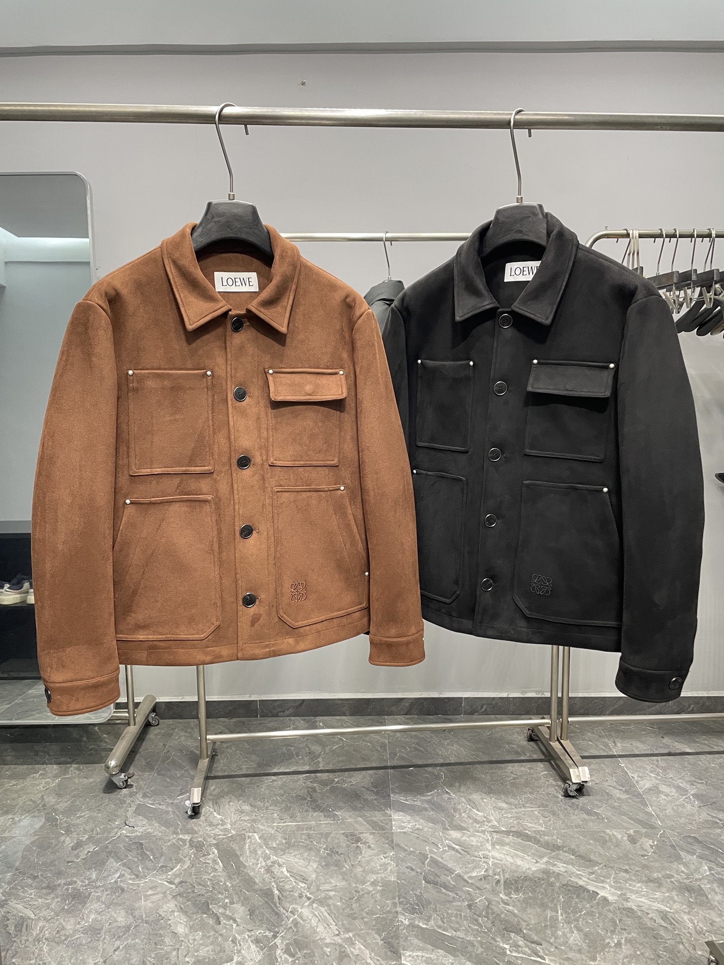 羽绒服 ～LOE2025秋冬新品麂皮绒面料老钱风休闲翻领羽绒服夹克外套！休闲翻领款式，属于老钱风设计，简