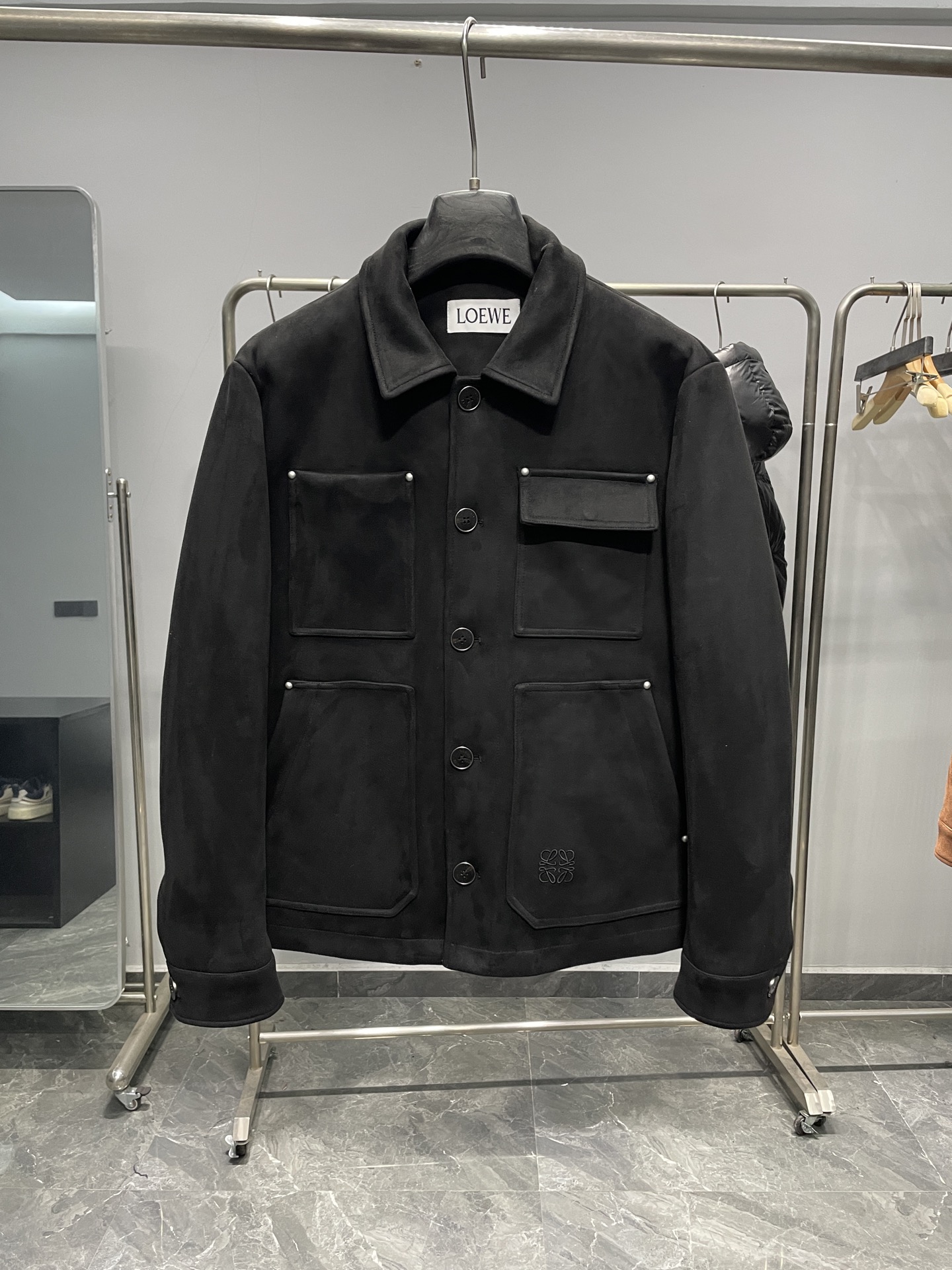 羽绒服 ～LOE2025秋冬新品麂皮绒面料老钱风休闲翻领羽绒服夹克外套！休闲翻领款式，属于老钱风设计，简