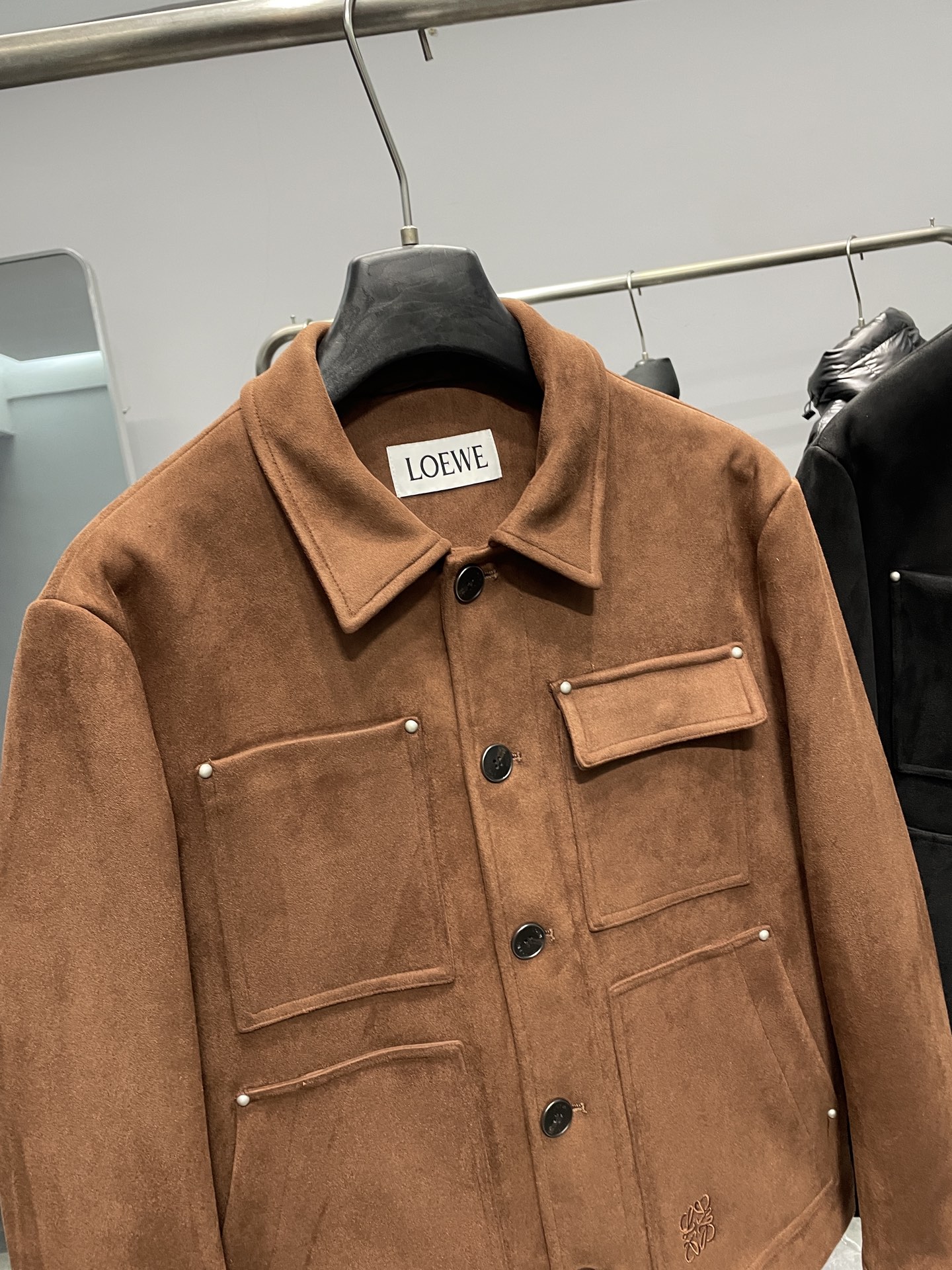 羽绒服 ～LOE2025秋冬新品麂皮绒面料老钱风休闲翻领羽绒服夹克外套！休闲翻领款式，属于老钱风设计，简