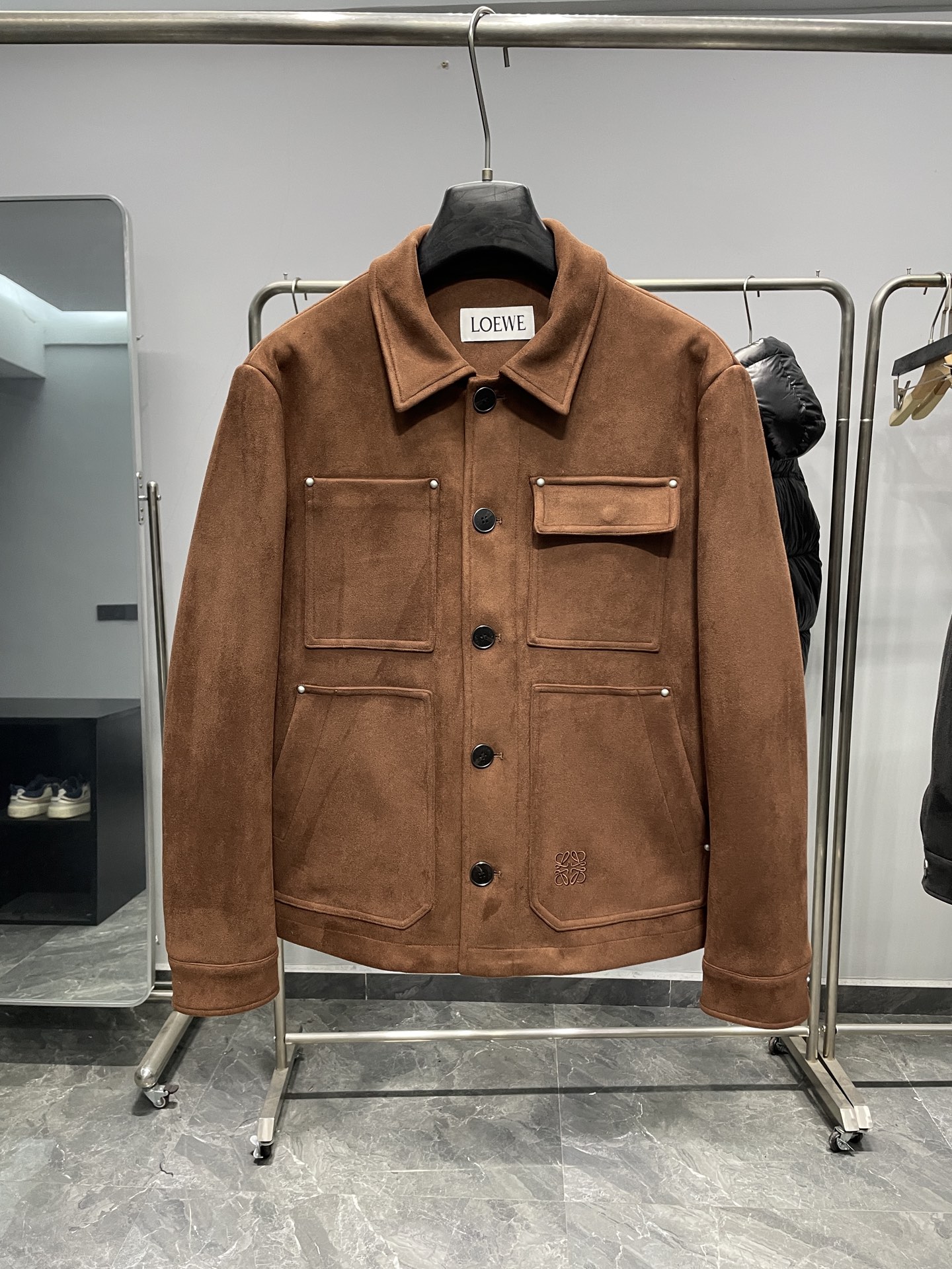 羽绒服 ～LOE2025秋冬新品麂皮绒面料老钱风休闲翻领羽绒服夹克外套！休闲翻领款式，属于老钱风设计，简