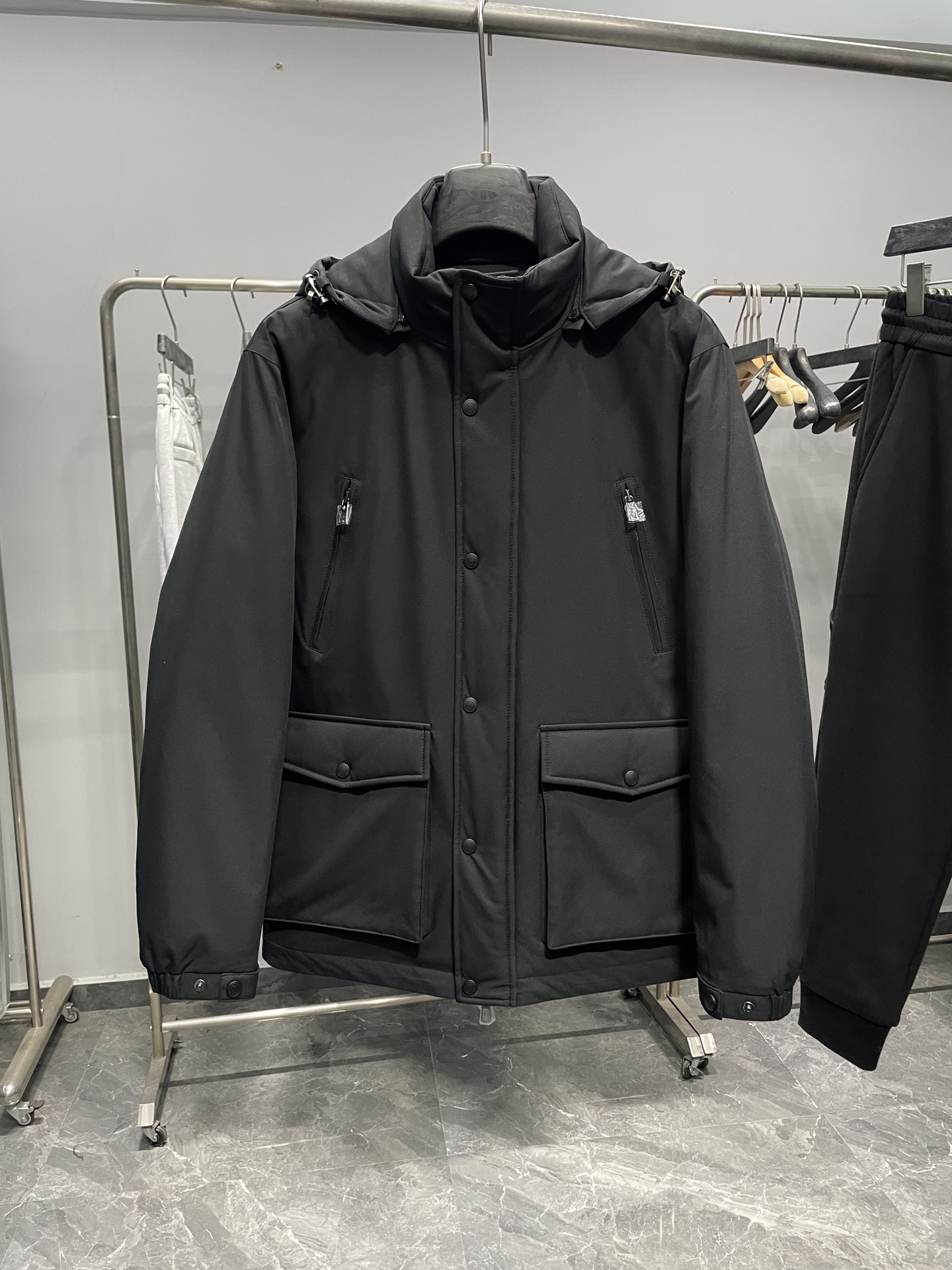 羽绒服 lP🆕FW秋冬新款男士连帽羊毛混纺羽绒服！外层是羊毛混纺材质，既有羊毛的细腻质感，又有聚酯纤维的