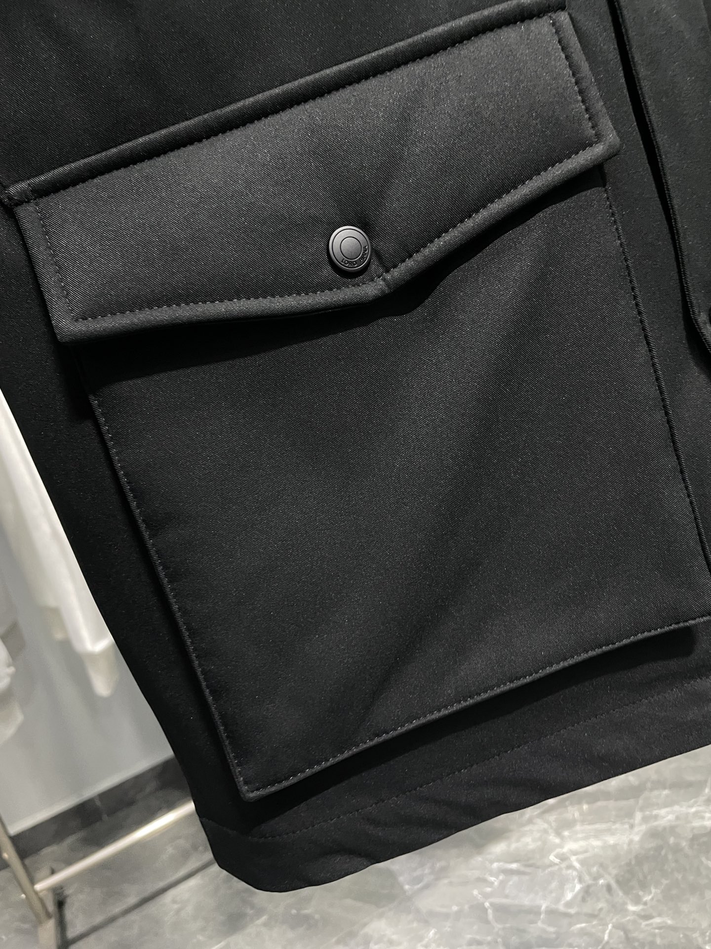 羽绒服 lP🆕FW秋冬新款男士连帽羊毛混纺羽绒服！外层是羊毛混纺材质，既有羊毛的细腻质感，又有聚酯纤维的