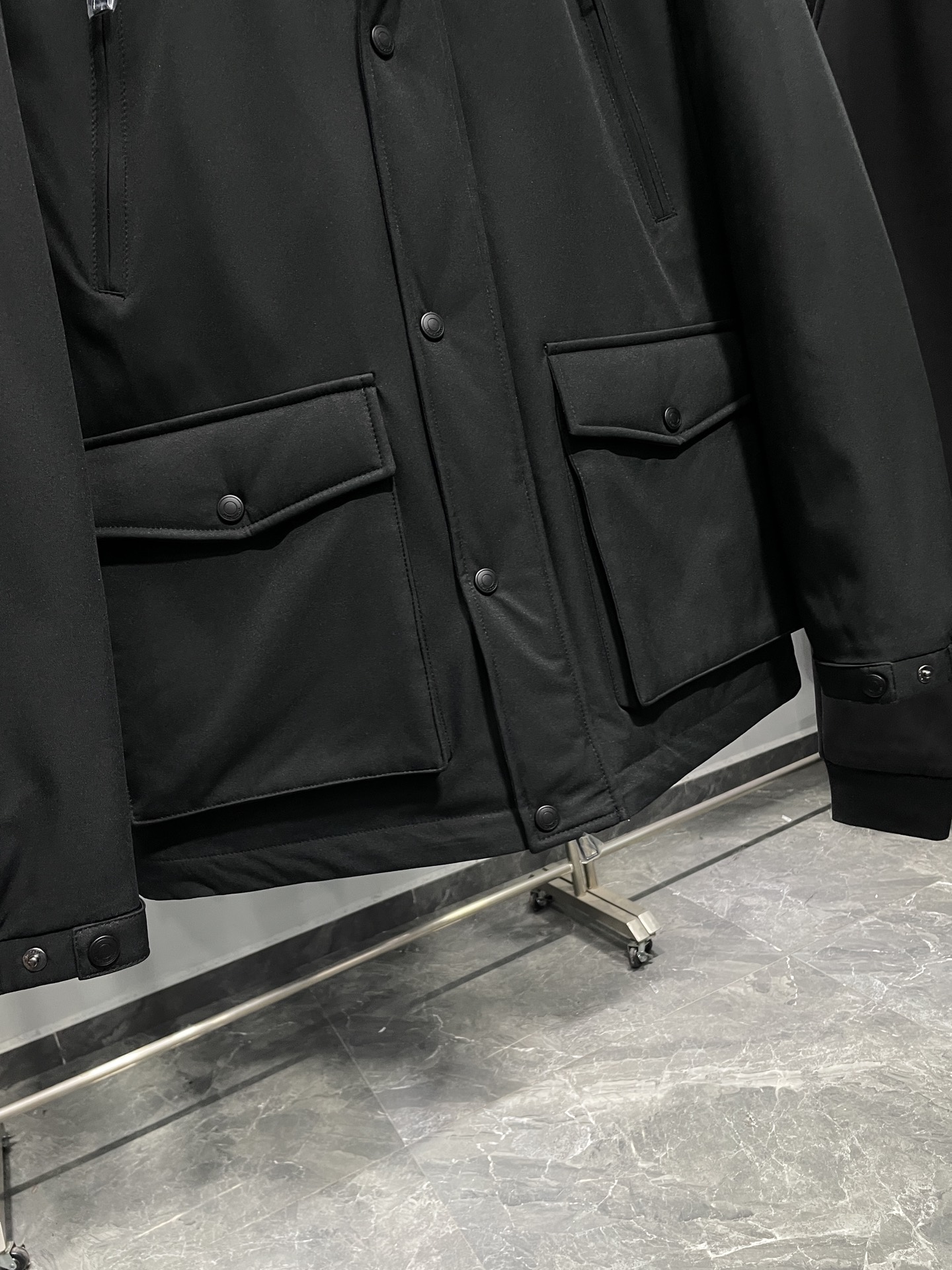 羽绒服 lP🆕FW秋冬新款男士连帽羊毛混纺羽绒服！外层是羊毛混纺材质，既有羊毛的细腻质感，又有聚酯纤维的