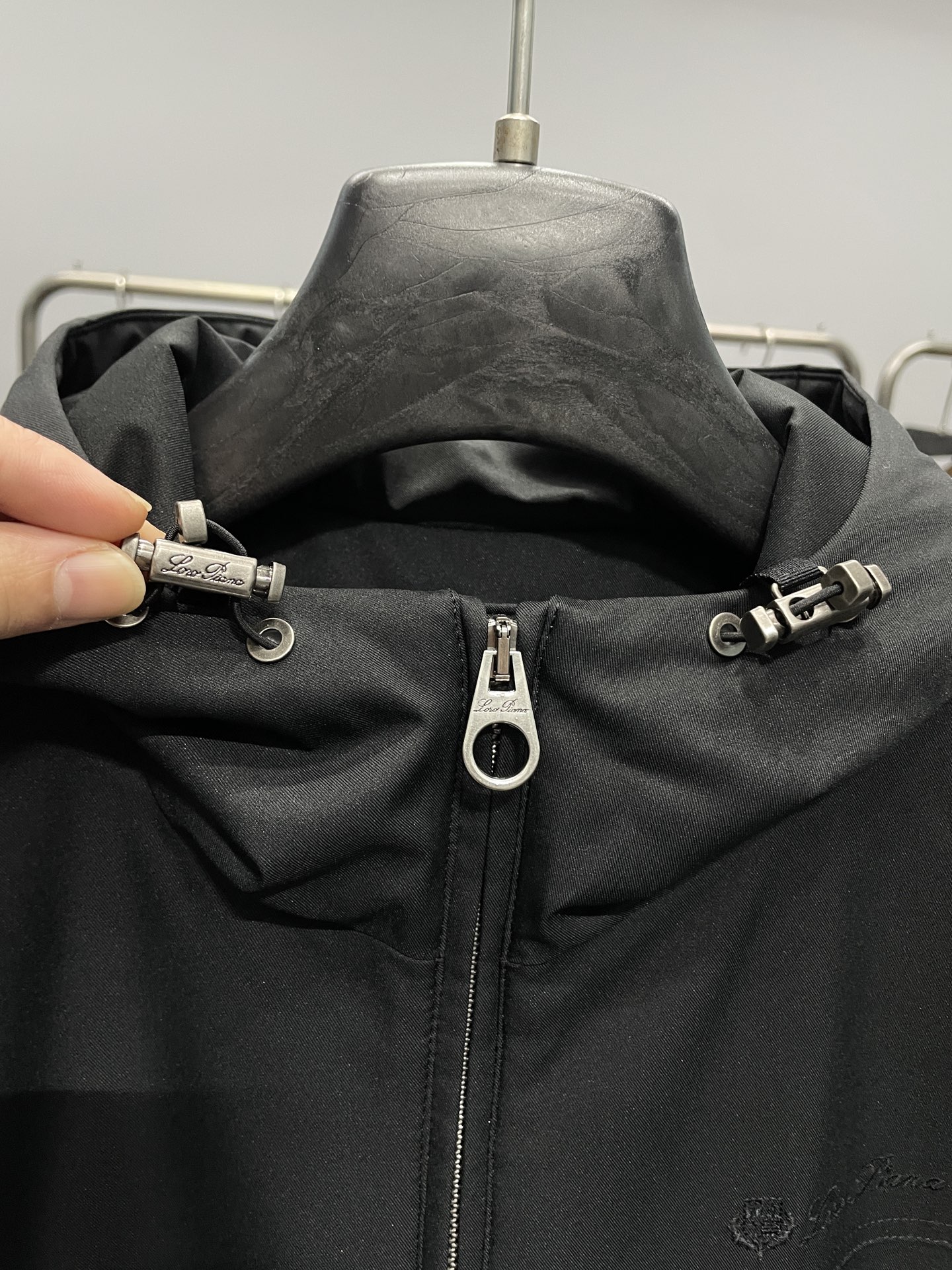 羽绒服 lP🆕FW秋冬新款男士连帽羊毛混纺羽绒服！外层是羊毛混纺材质，既有羊毛的细腻质感，又有聚酯纤维的