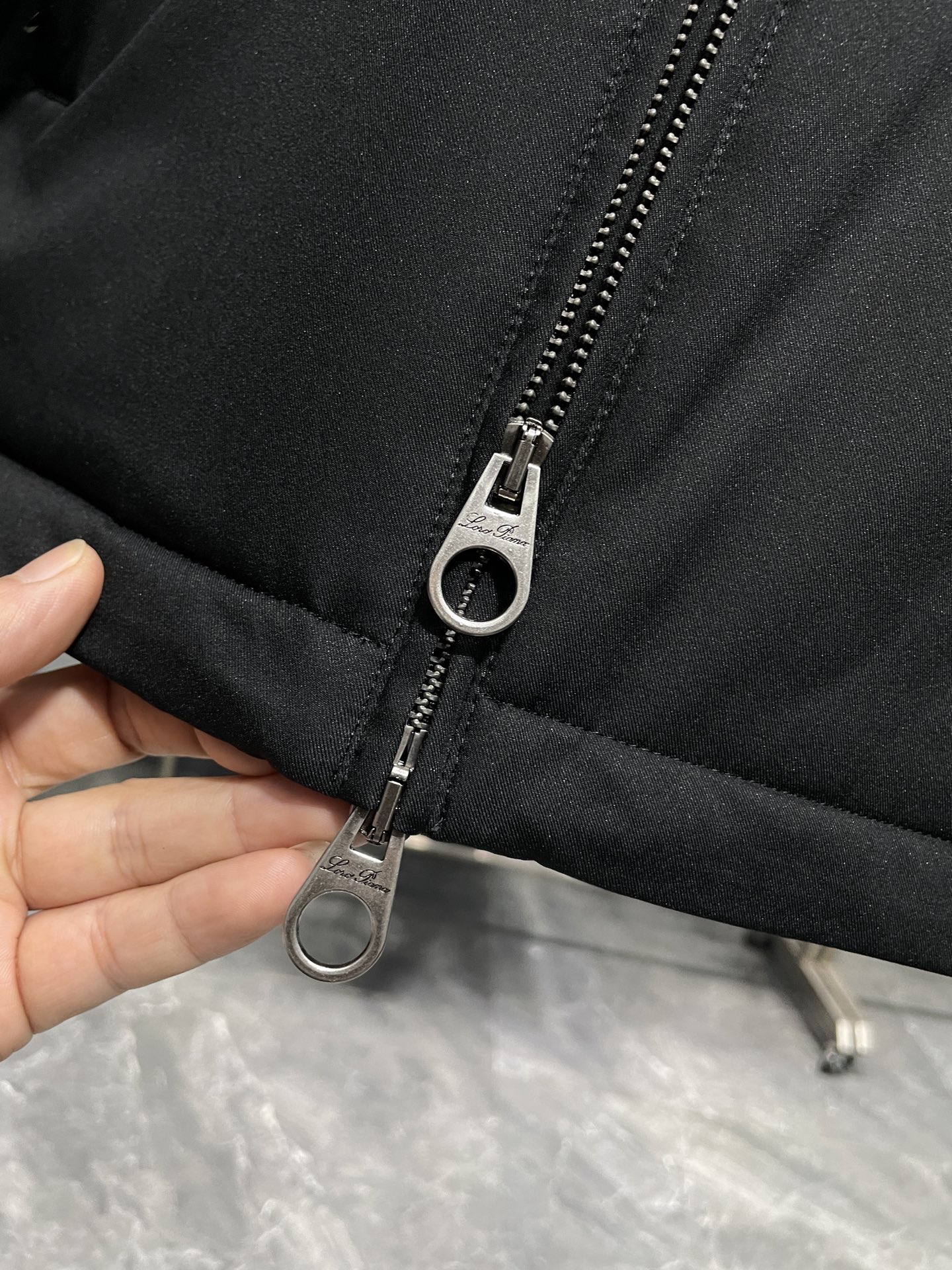 羽绒服 lP🆕FW秋冬新款男士连帽羊毛混纺羽绒服！外层是羊毛混纺材质，既有羊毛的细腻质感，又有聚酯纤维的