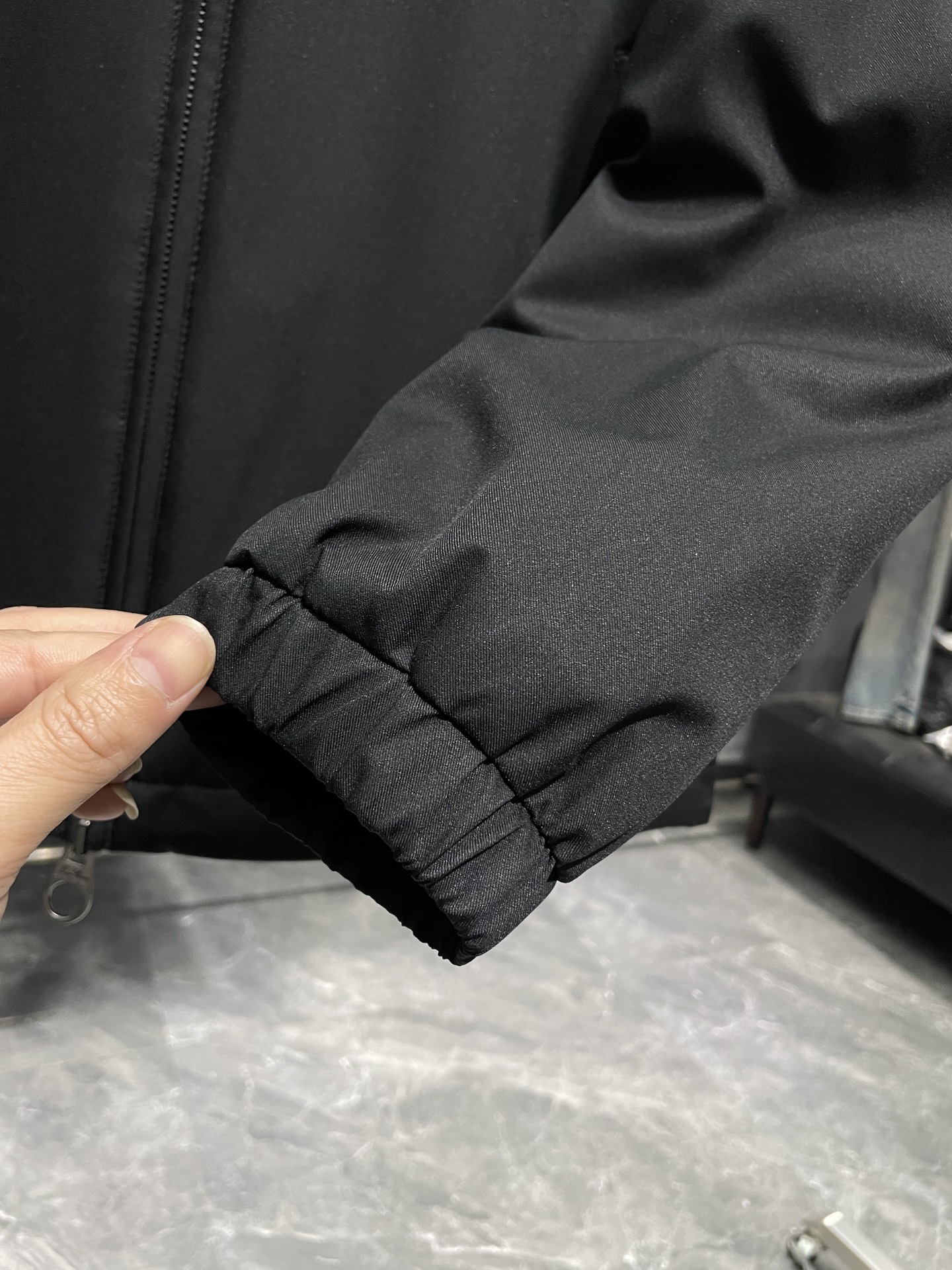 羽绒服 lP🆕FW秋冬新款男士连帽羊毛混纺羽绒服！外层是羊毛混纺材质，既有羊毛的细腻质感，又有聚酯纤维的