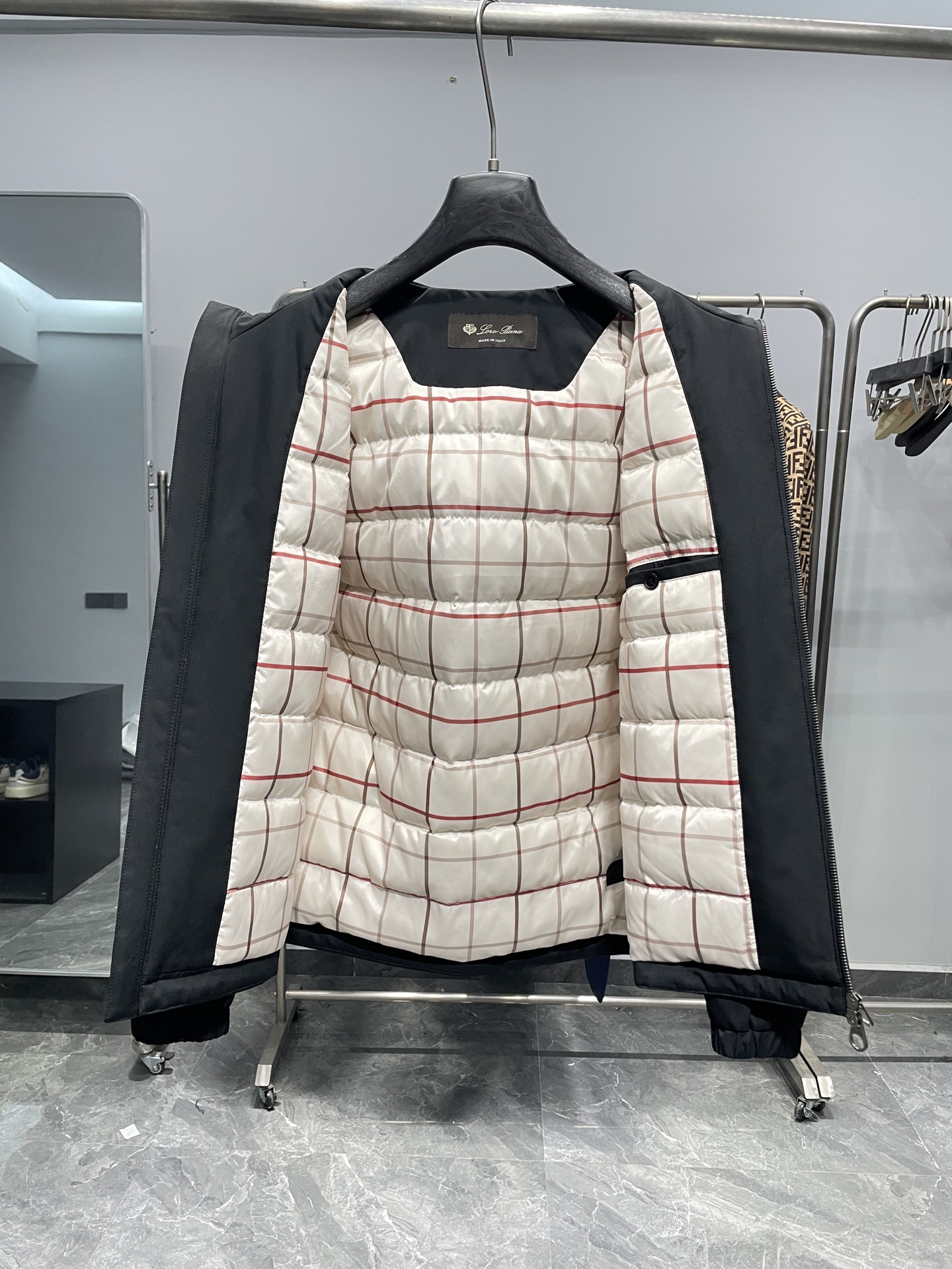 羽绒服 lP🆕FW秋冬新款男士连帽羊毛混纺羽绒服！外层是羊毛混纺材质，既有羊毛的细腻质感，又有聚酯纤维的