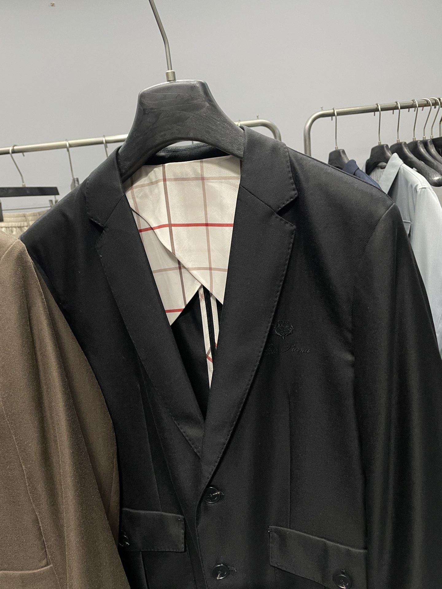 Loro Piana76SS早春新款亚麻混纺斜纹翻领西服，男士刺绣logo经典两粒扣商务休闲西装夹克外套