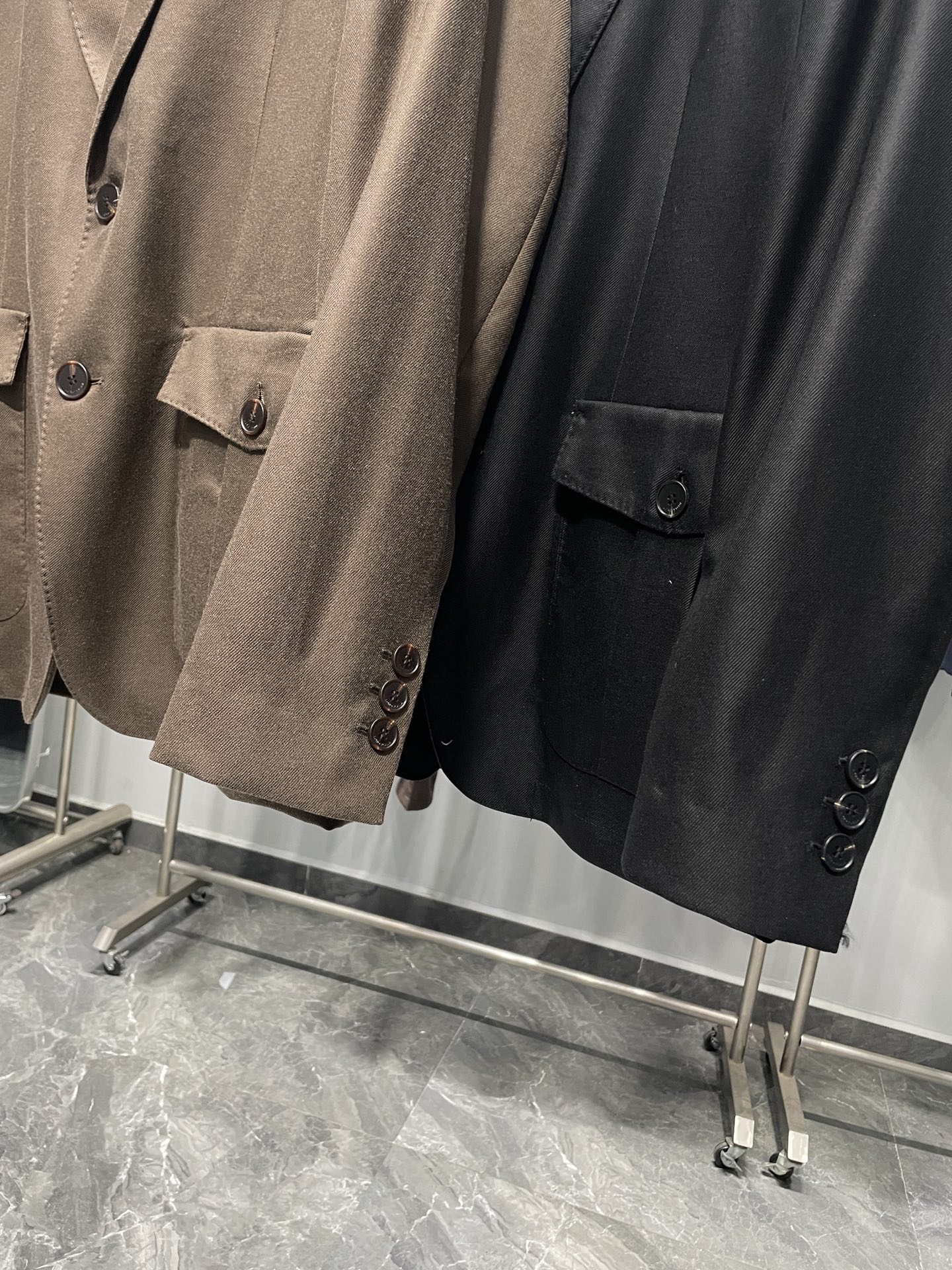 Loro Piana76SS早春新款亚麻混纺斜纹翻领西服，男士刺绣logo经典两粒扣商务休闲西装夹克外套
