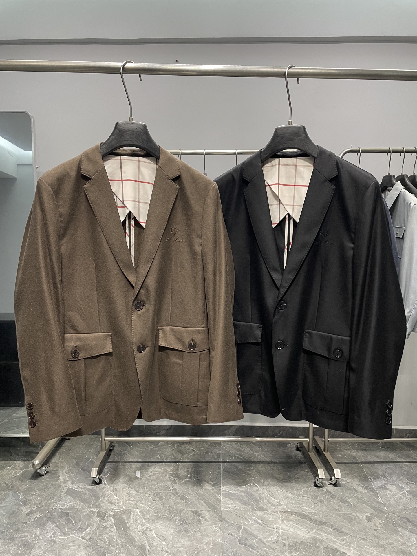 Loro Piana76SS早春新款亚麻混纺斜纹翻领西服，男士刺绣logo经典两粒扣商务休闲西装夹克外套
