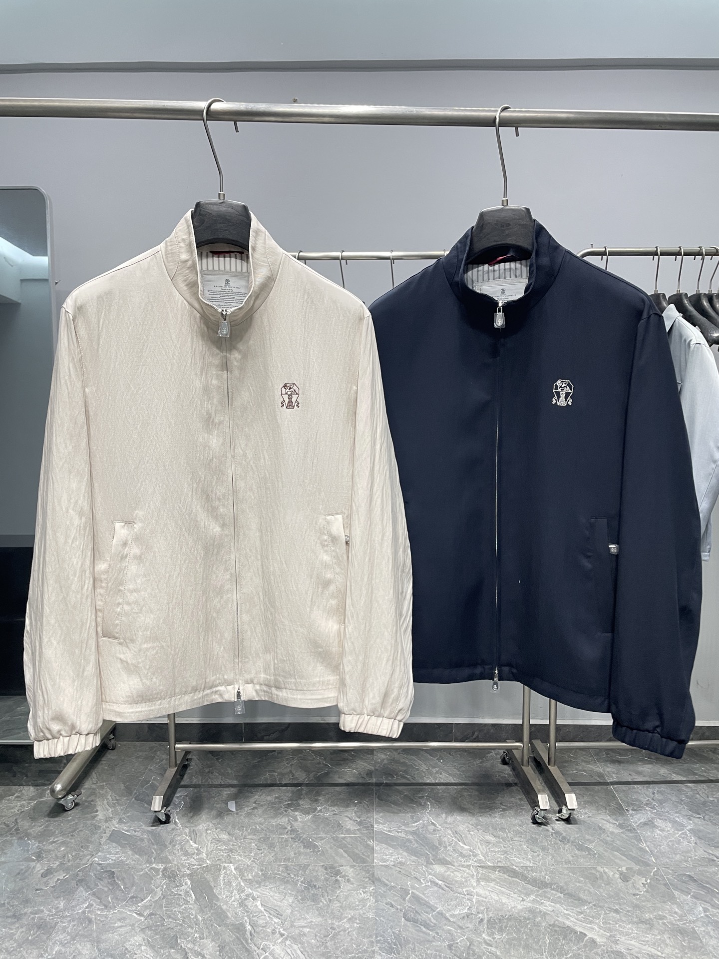 BC26SS春季新款尼龙混纺刺绣男士商务休闲立领夹克！以低调奢华的美学内核，打造出这款兼具实穿与格调的立