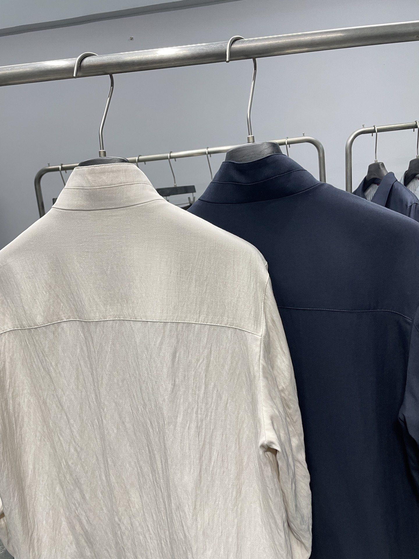 BC26SS春季新款尼龙混纺刺绣男士商务休闲立领夹克！以低调奢华的美学内核，打造出这款兼具实穿与格调的立