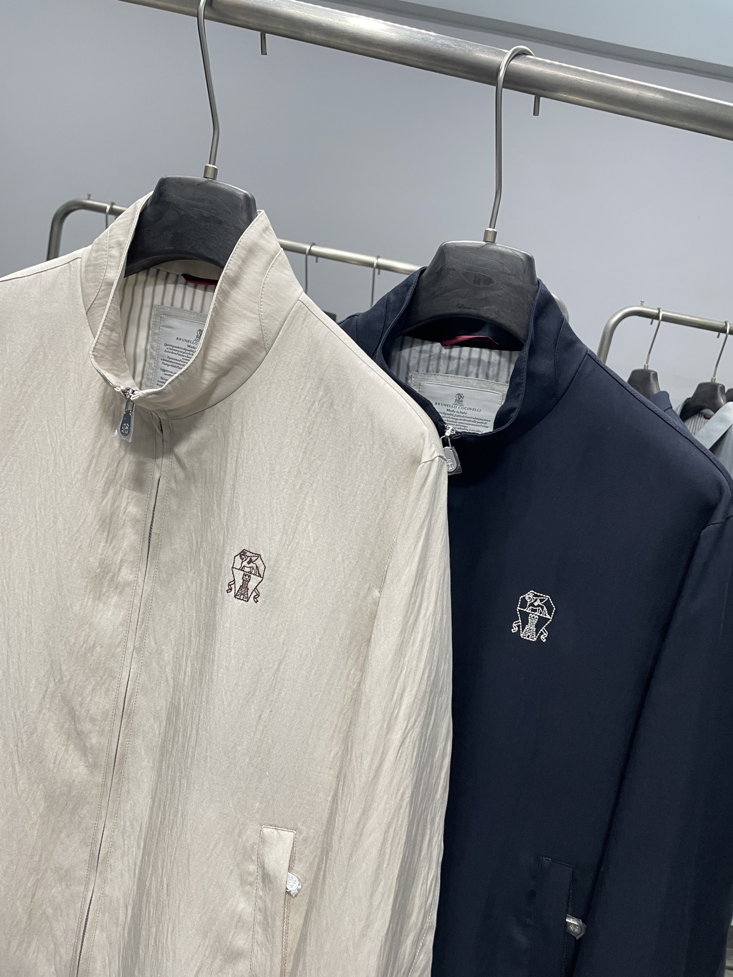 BC26SS春季新款尼龙混纺刺绣男士商务休闲立领夹克！以低调奢华的美学内核，打造出这款兼具实穿与格调的立