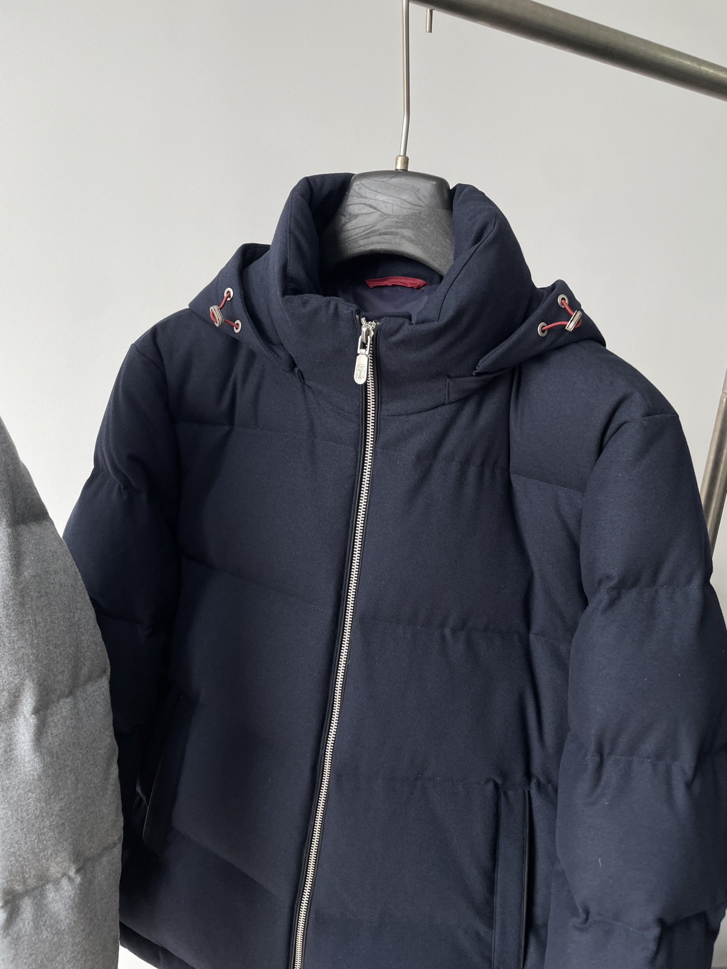 羽绒服  BC26FW秋冬新款连帽羽绒服！来自意大利高端品牌BC，延续品牌标志性的意式极简轻奢美学，将高级质感与冬日保暖
