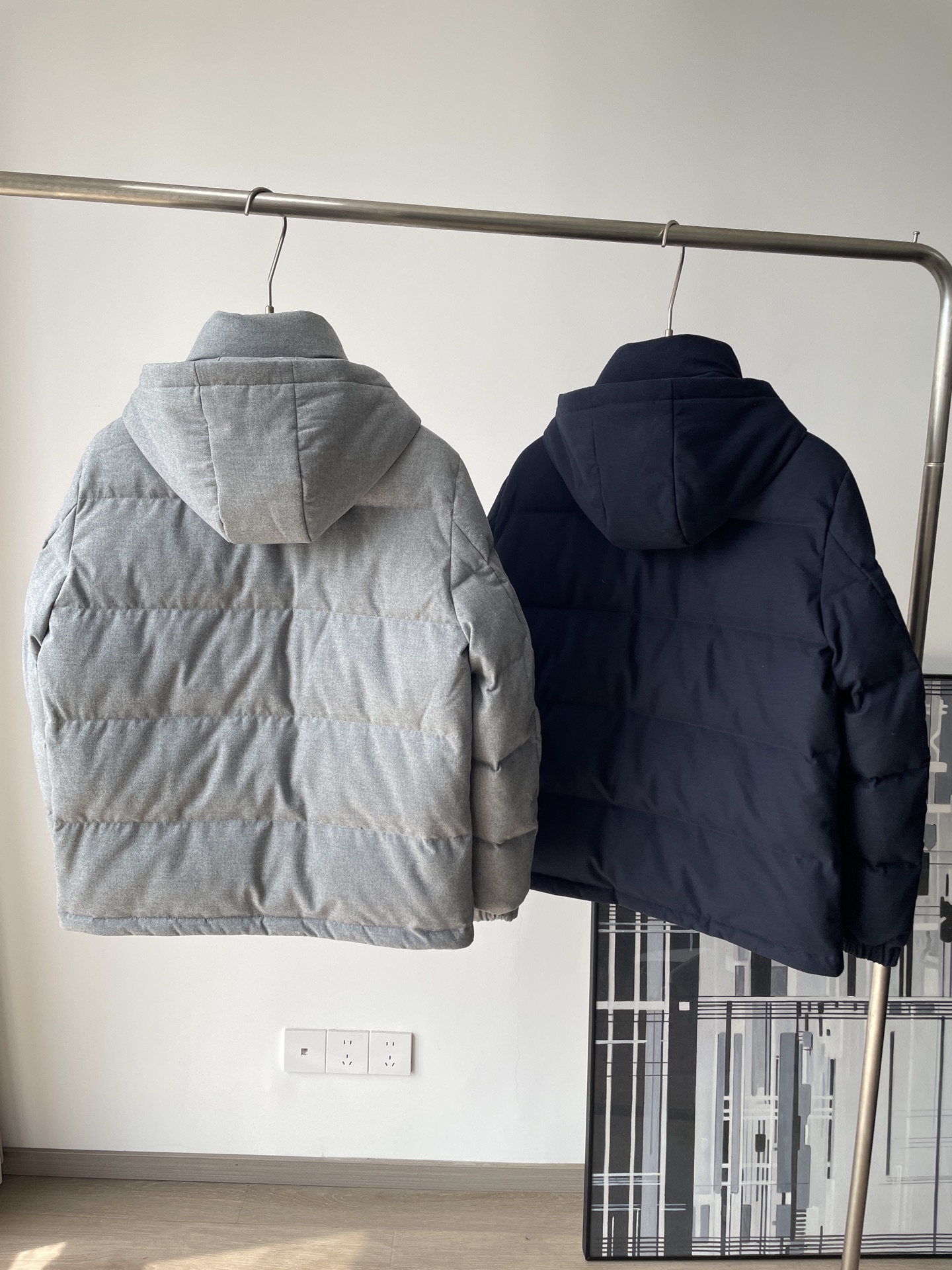 羽绒服  BC26FW秋冬新款连帽羽绒服！来自意大利高端品牌BC，延续品牌标志性的意式极简轻奢美学，将高级质感与冬日保暖