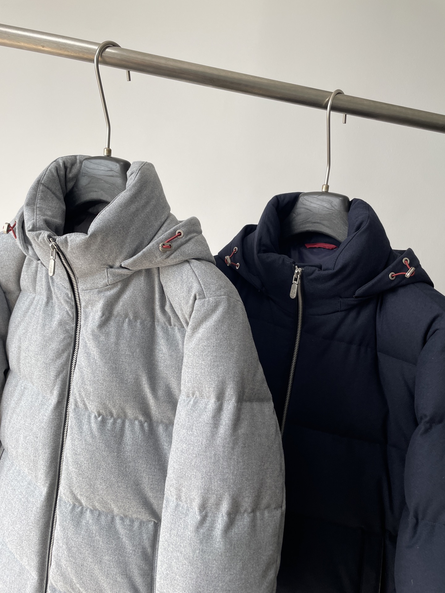 羽绒服  BC26FW秋冬新款连帽羽绒服！来自意大利高端品牌BC，延续品牌标志性的意式极简轻奢美学，将高级质感与冬日保暖