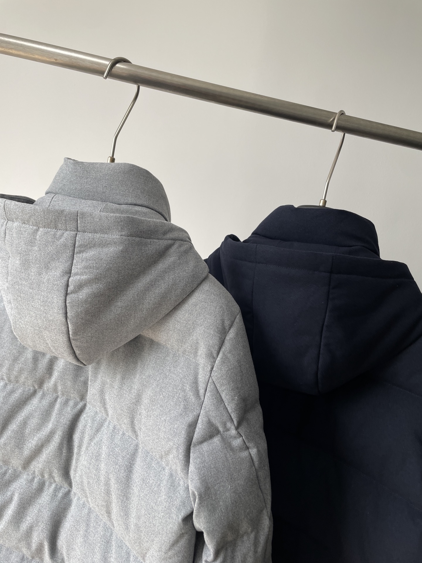 羽绒服  BC26FW秋冬新款连帽羽绒服！来自意大利高端品牌BC，延续品牌标志性的意式极简轻奢美学，将高级质感与冬日保暖