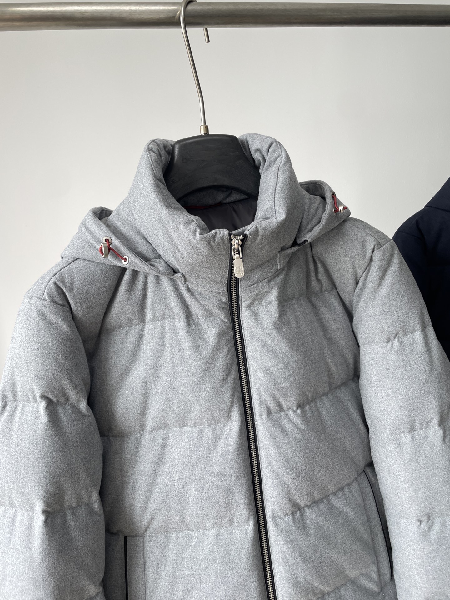 羽绒服  BC26FW秋冬新款连帽羽绒服！来自意大利高端品牌BC，延续品牌标志性的意式极简轻奢美学，将高级质感与冬日保暖
