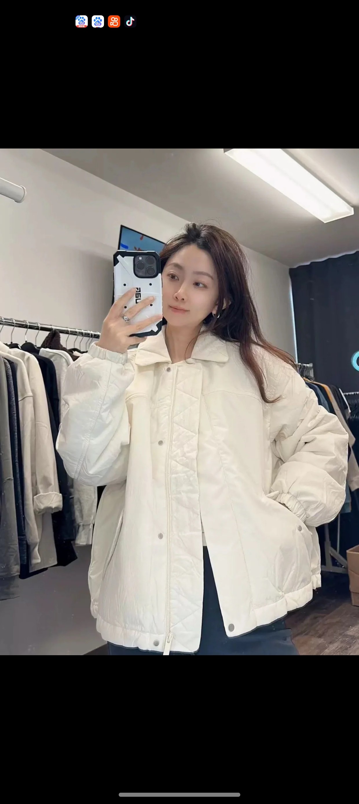 P185【GW图】
lululemon Insulated Oversized 女士宽松翻领夹克
雨天的咖啡聚会或周末的度假旅行,随时准备就绪;这款带夹层外套采用功能型面料,轻盈保暖,伴你轻松应对天气变化
这款衣服是轻盈的 Glyde 面料,带有双向 PrimaLoft®夹层设计,摒弃臃肿笨重的感觉藏肉不显胖,轻松保暖舒适,遇湿仍保暖,非常好打理,,下摆抽绳设计,方便调节松紧宽松剪裁,长度及上臀
尺码:2/S 4/M 6/L 8/XL
颜色:黑色 骨白色
颜色:米白色 黑色
尺码:S~XL【4~10】
S/4 肩宽55 胸围125 衣长63【85-110斤】
M/6肩宽56 胸围130 衣长65【110-125斤】
L/8 肩宽57 胸围135 衣长67【120-145斤】
XL/10肩宽58 胸围140 衣长69【145-160斤】