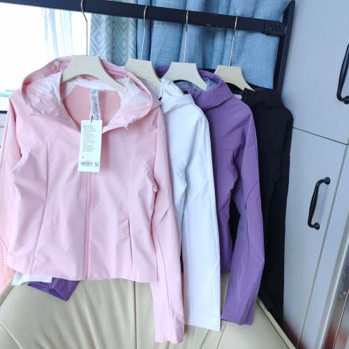 Women's Waterproof Running Jacket - Lightweight, Breathable, and Stylish windbreaker 1 Women's Waterproof Running Jacket - Lightweight, Breathable, and Stylish windbreaker