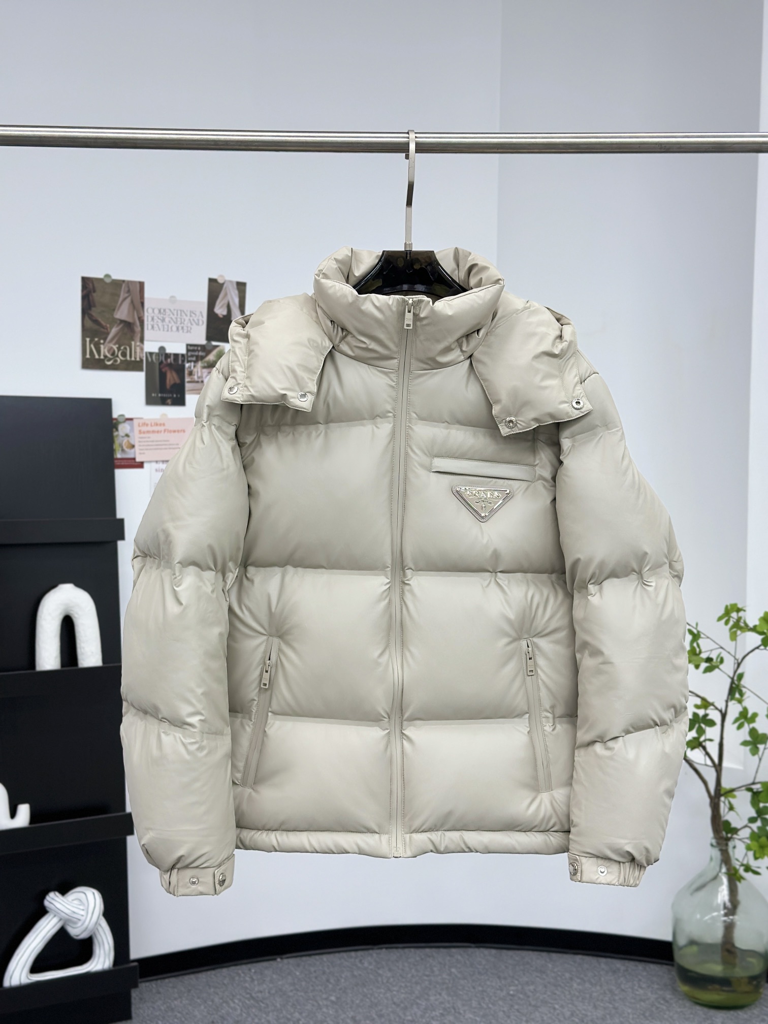 Prada 普拉达黑科技压胶羽绒服 卡其色