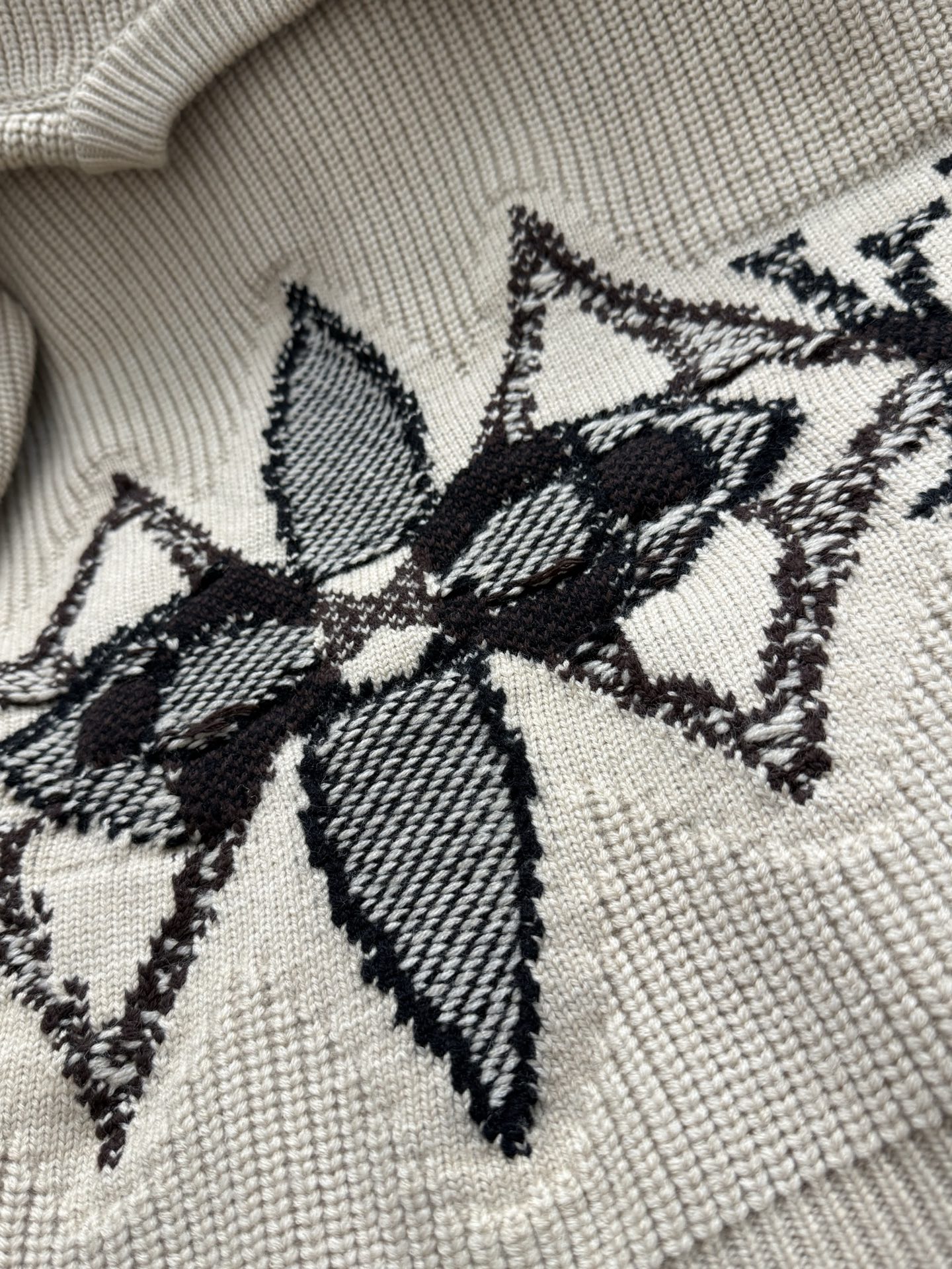 P325
LV/路易威登 SKI联名系列刺绣字母四叶草三花这针织衫毛衣
尺码：S-XL