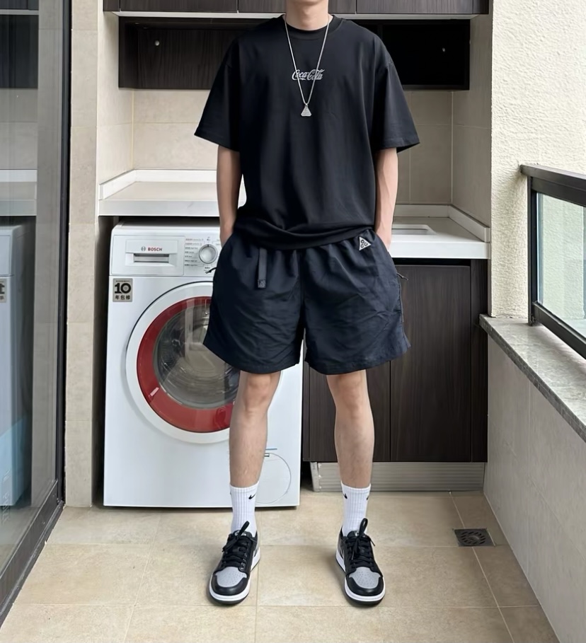 NIKE ACG 运动工装短裤服装 6