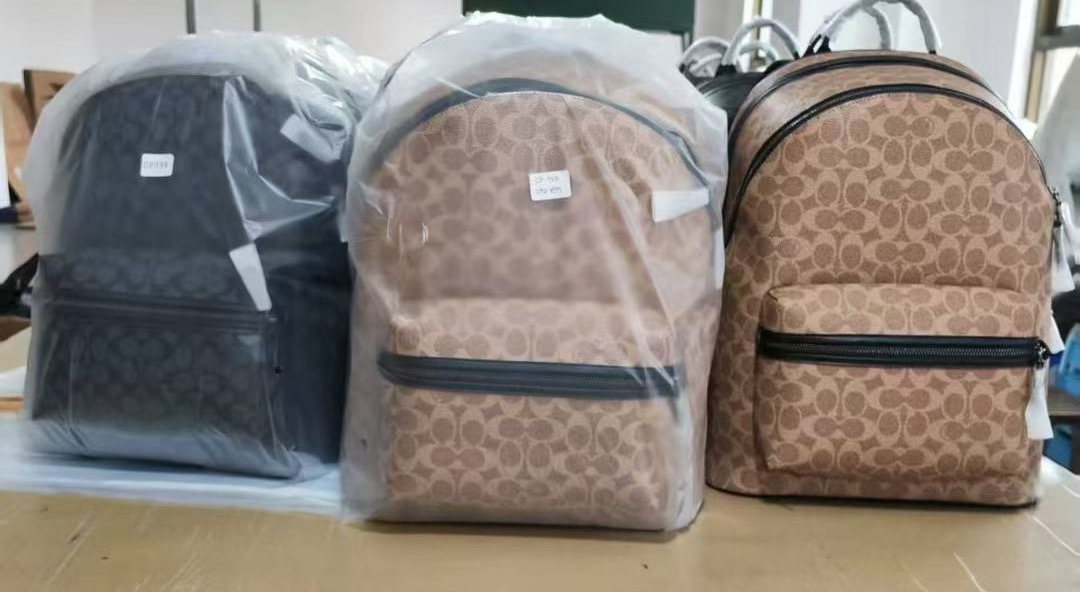 Coach 新款C蔻驰 PVC配头层牛皮 老花varsity 男士新款west双肩包 书包背包旅行包