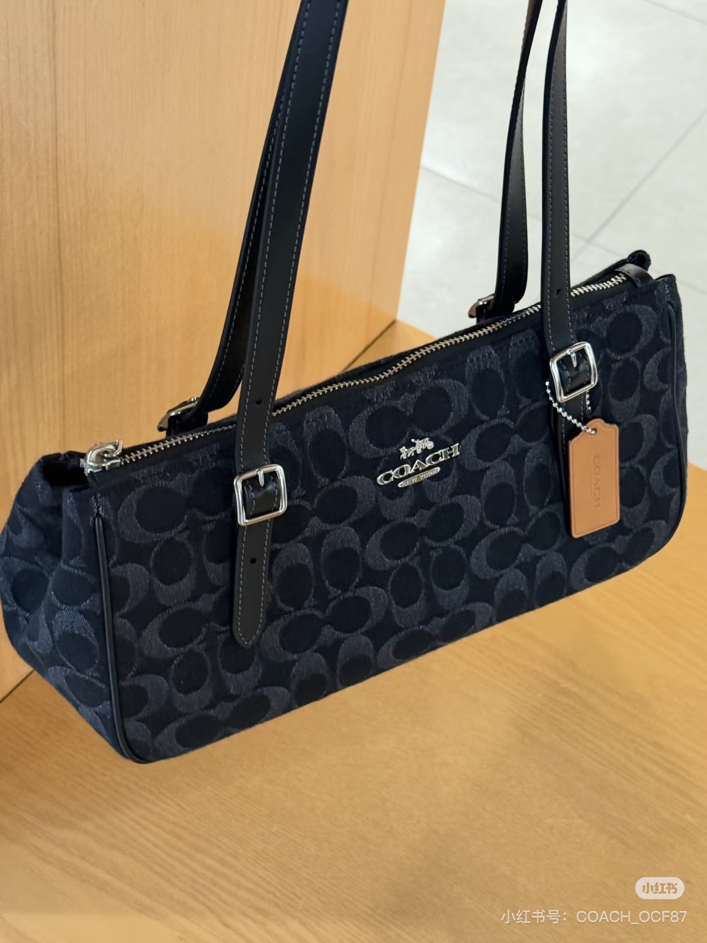 Coach February black denim series CDB92 canvas bag. COACH women's premium bowling shoulder tote bag. Dimensions 34×14×11.