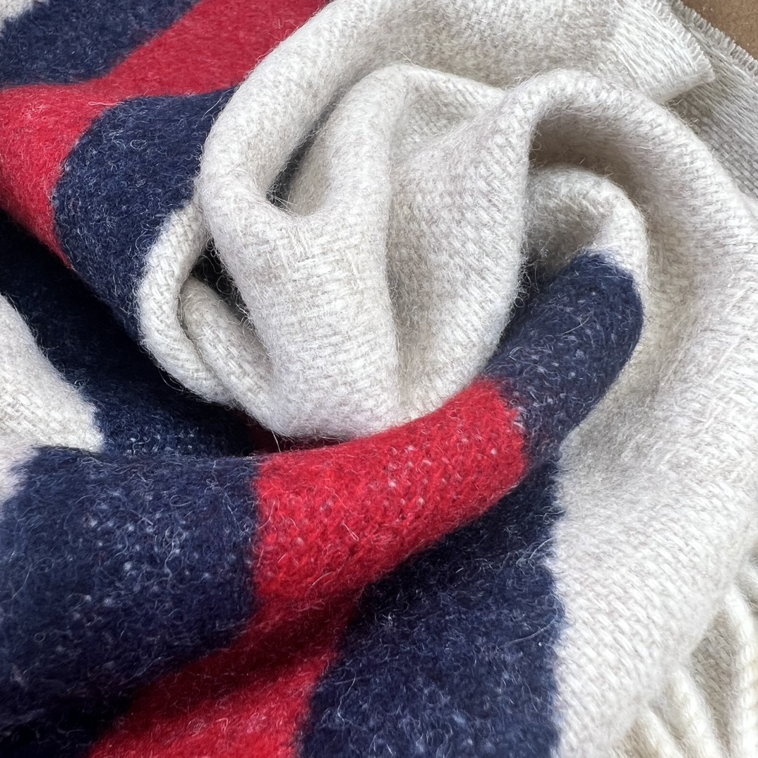 Gucci Striped Wool Scarf Unisex Lambswool Shawl with Fringe, 37 x 190 cm 7 i1699610045 3134 4