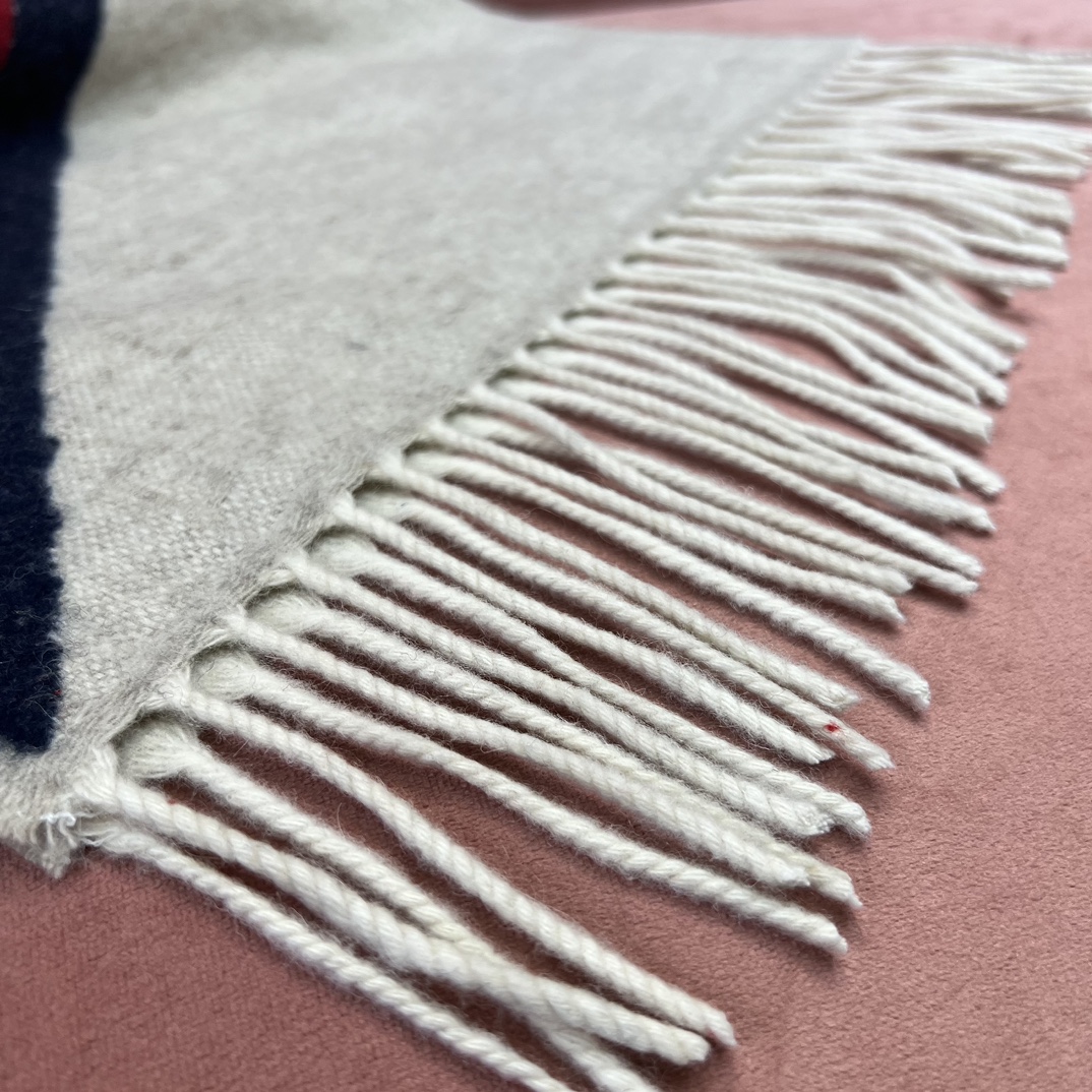 Gucci Striped Wool Scarf Unisex Lambswool Shawl with Fringe, 37 x 190 cm 9 i1699610045 47 3