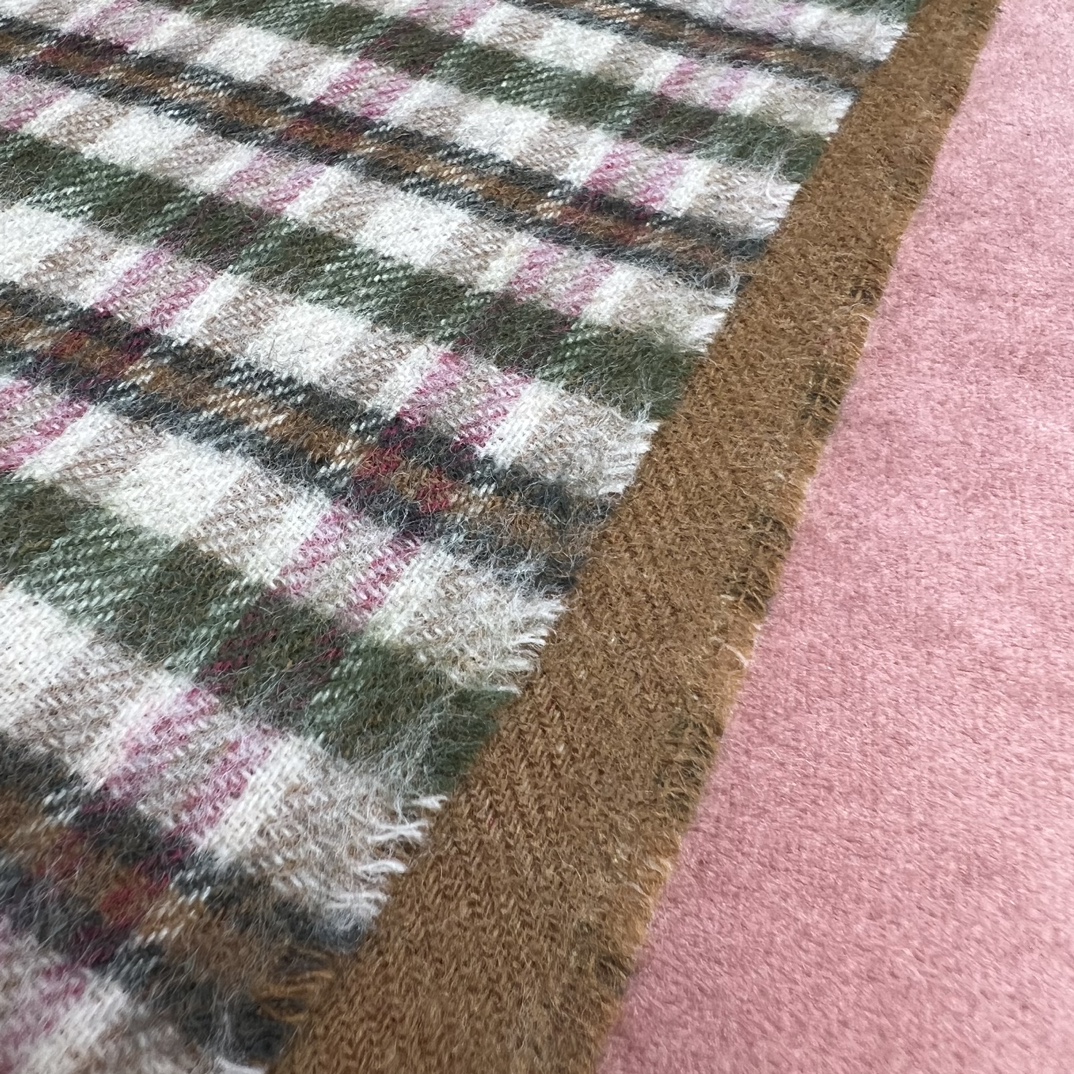 Gucci Wool-Cashmere Plaid Scarf with Logo, 35cm x 200cm - Brown/Green 7 i1703228487 3928 0