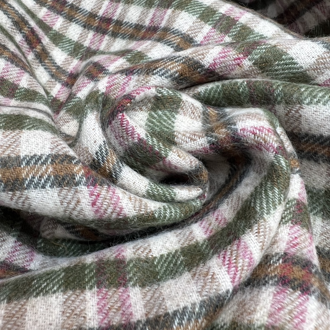 Gucci Wool-Cashmere Plaid Scarf with Logo, 35cm x 200cm - Brown/Green 6 i1703228487 465 0